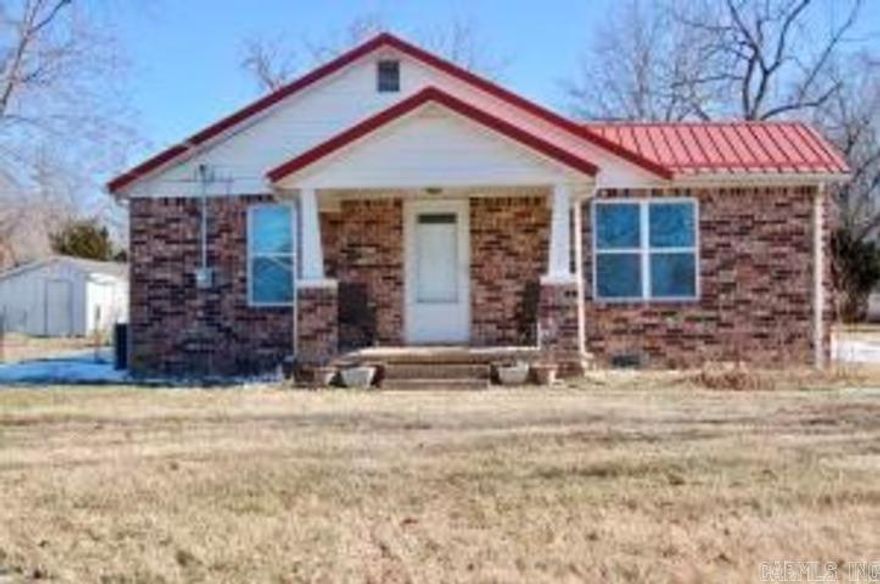 Super Cute Remodeled 2 Bedroom One full bathroom country home.  Bring your chickens and other small farm animals and enough room for a garden with almost two acres. Metal Roof, propane tank and much more.