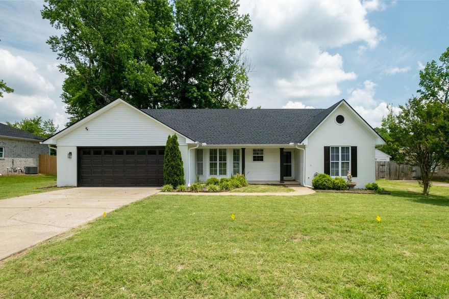 Beautiful 3 bed/2 bath home in heart of Cabot School District. No smoking in home/garage. Up to 2 pets allowed with approval and fees.   Application/Background Check/Security Deposit/Renter's Insurance Required.
