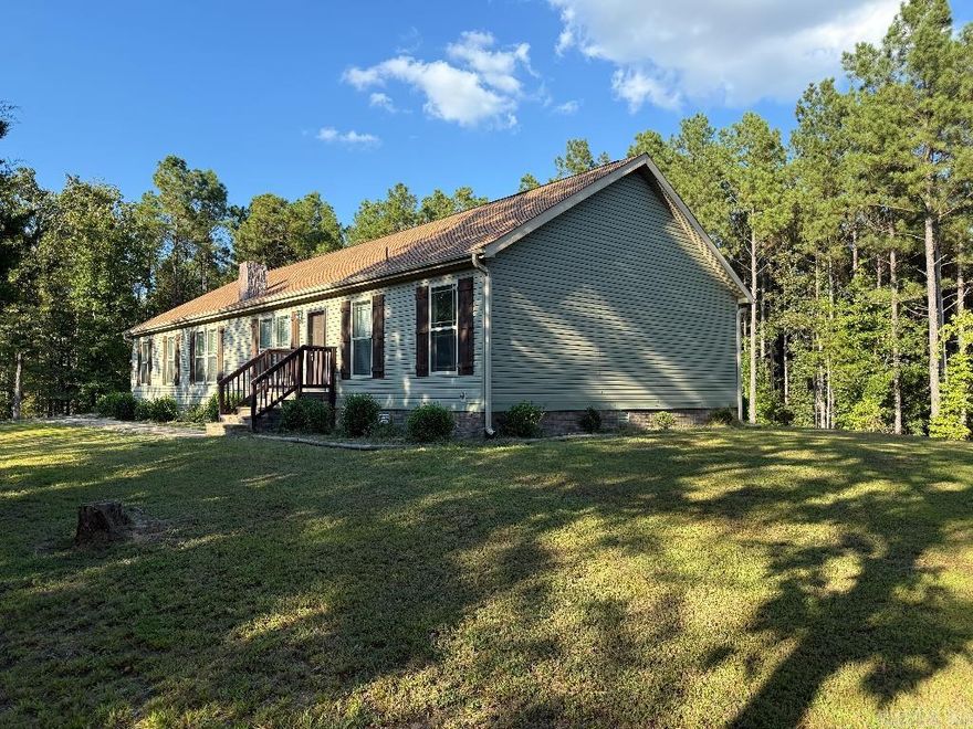 Country living. 11.4+/- acres! Immaculate inside. Manicured w/flowing creeks. Live off beaten path or develop many potential home sites. Workshop shed. Laundry entry, peaceful back porch, established fig, peach, pear & apple trees, well w/softener & filter. Library à potential 4th bed. Kitchen island w/power. Cabinets solid wood & soft-close. Quiet. Minutes from Caddo River, Lakes Greeson, De Gray, Ouachita & Hamilton. Near Hot Springs, but far enough out to enjoy peace & quiet. No neighbors adjacent lots.