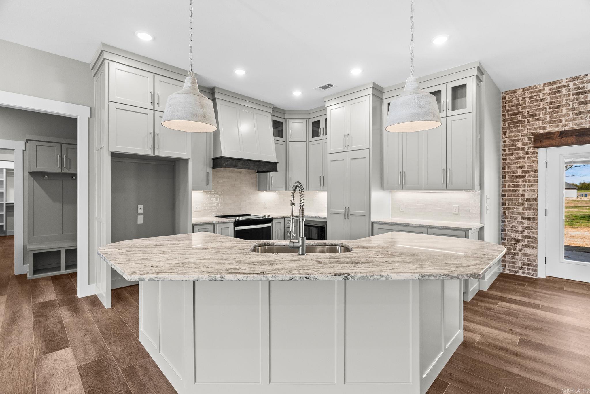 REPUBLICAN VALLEY ESTATES - Residential