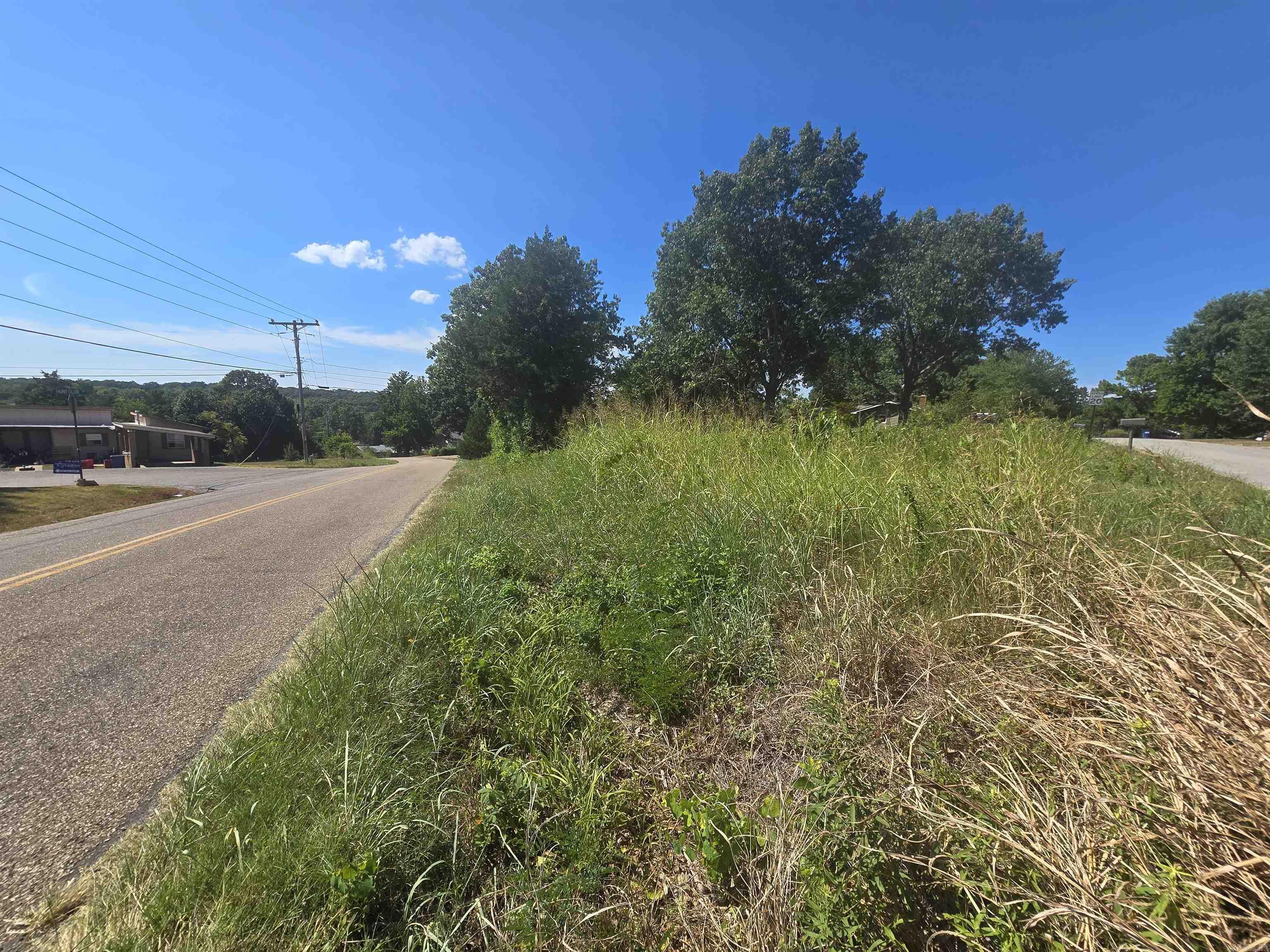 Great area to build your home on this large corner lot. City water available fiber internet. Close to highway access and less than 10 minutes toeither Bull Shoals Or Norfork Lake. Minutes to the. Hospital. 1/2 AC M/L Only $11,500