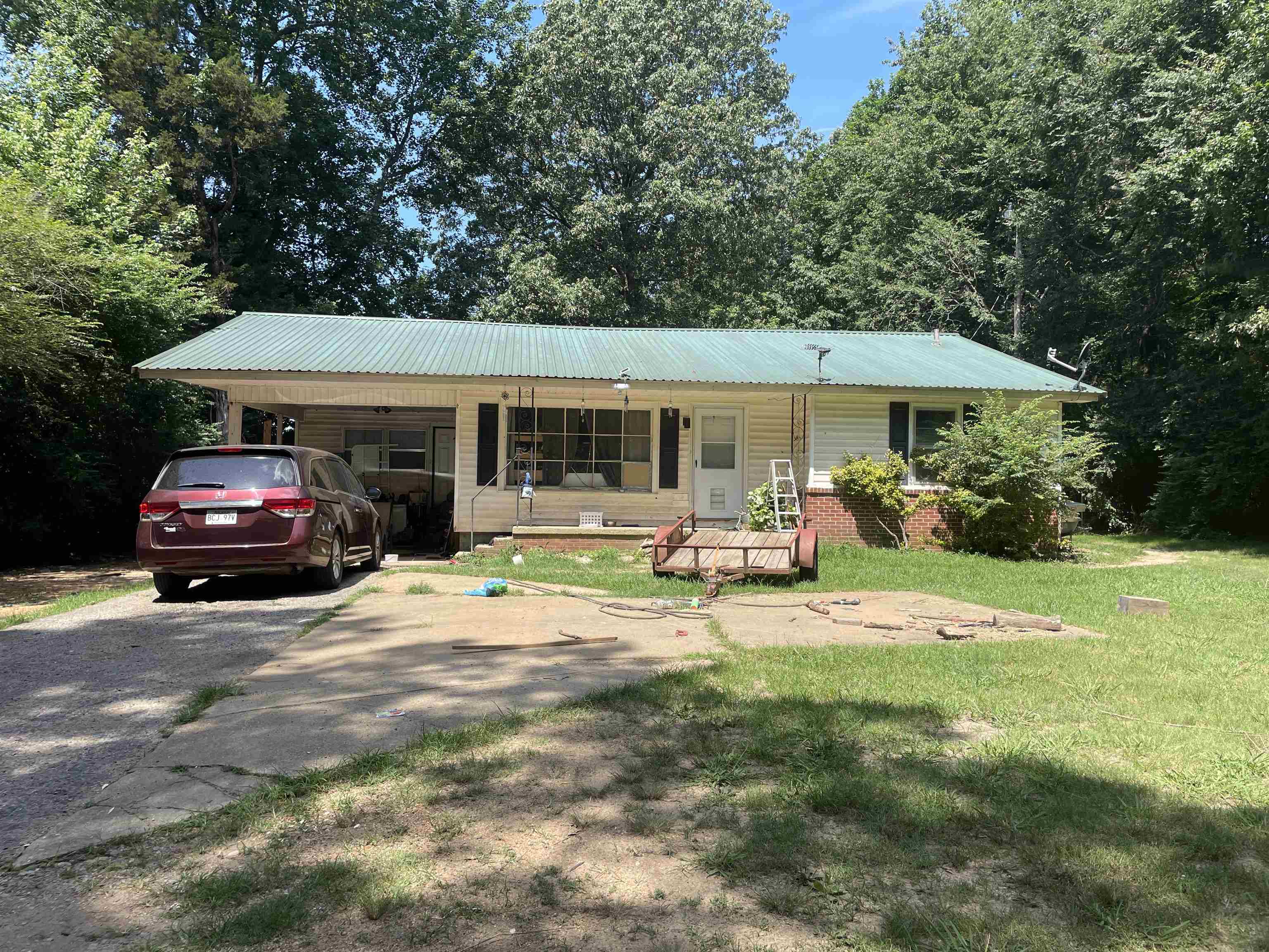 Looking for your next home or an investment opportunity? Check out this 3 bed, 2 bath gem at 1701 Duncan St, Jonesboro priced to move at only $75,000! Whether you're buying your first home or adding to your portfolio, this one won't last long. *Note Home will not qualify for traditional financing and is being sold AS IS. Please discuss with your agents any other options you may have.