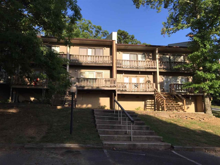 Nice mostly furnished 2 BR townhouse walking distance of area amenities (pools, parks, restaurants, bowling, etc.).  Just a short drive to marina and golf courses.  Come relax in quiet comfort and enjoy all that this beautiful resort community has to offer.