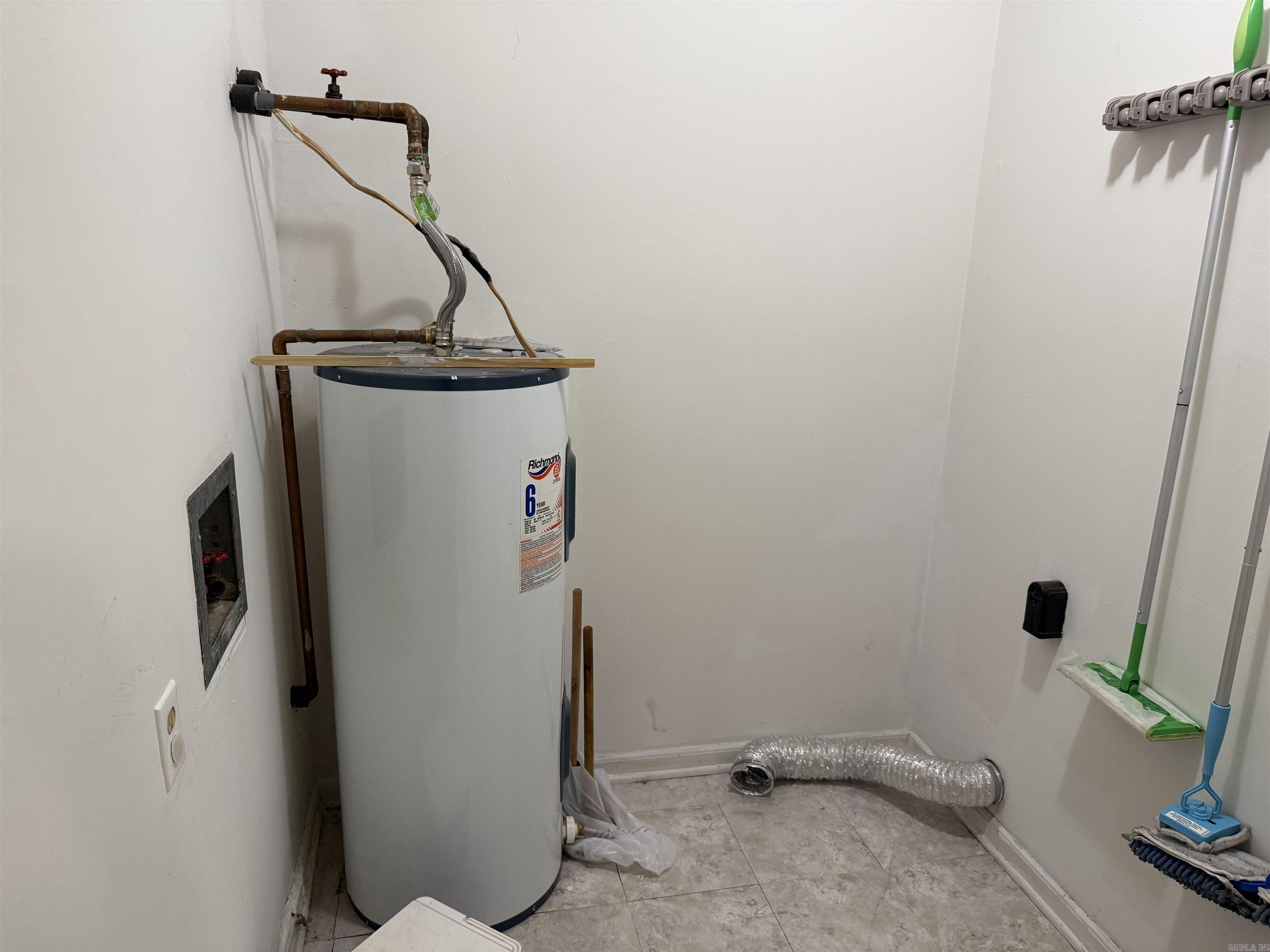 PLANTATION ACRES - Residential