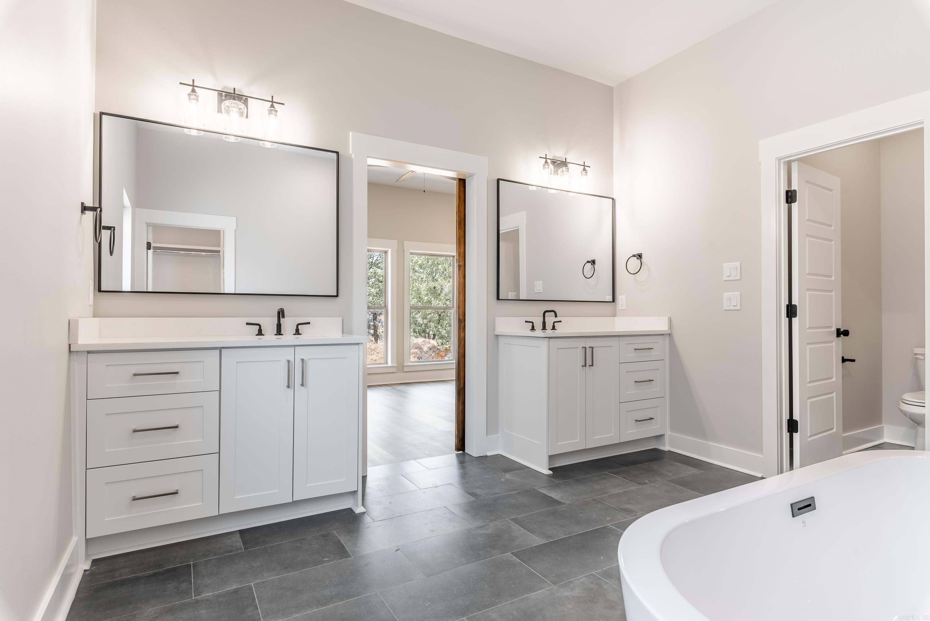 MAJESTIC POINTE - Residential