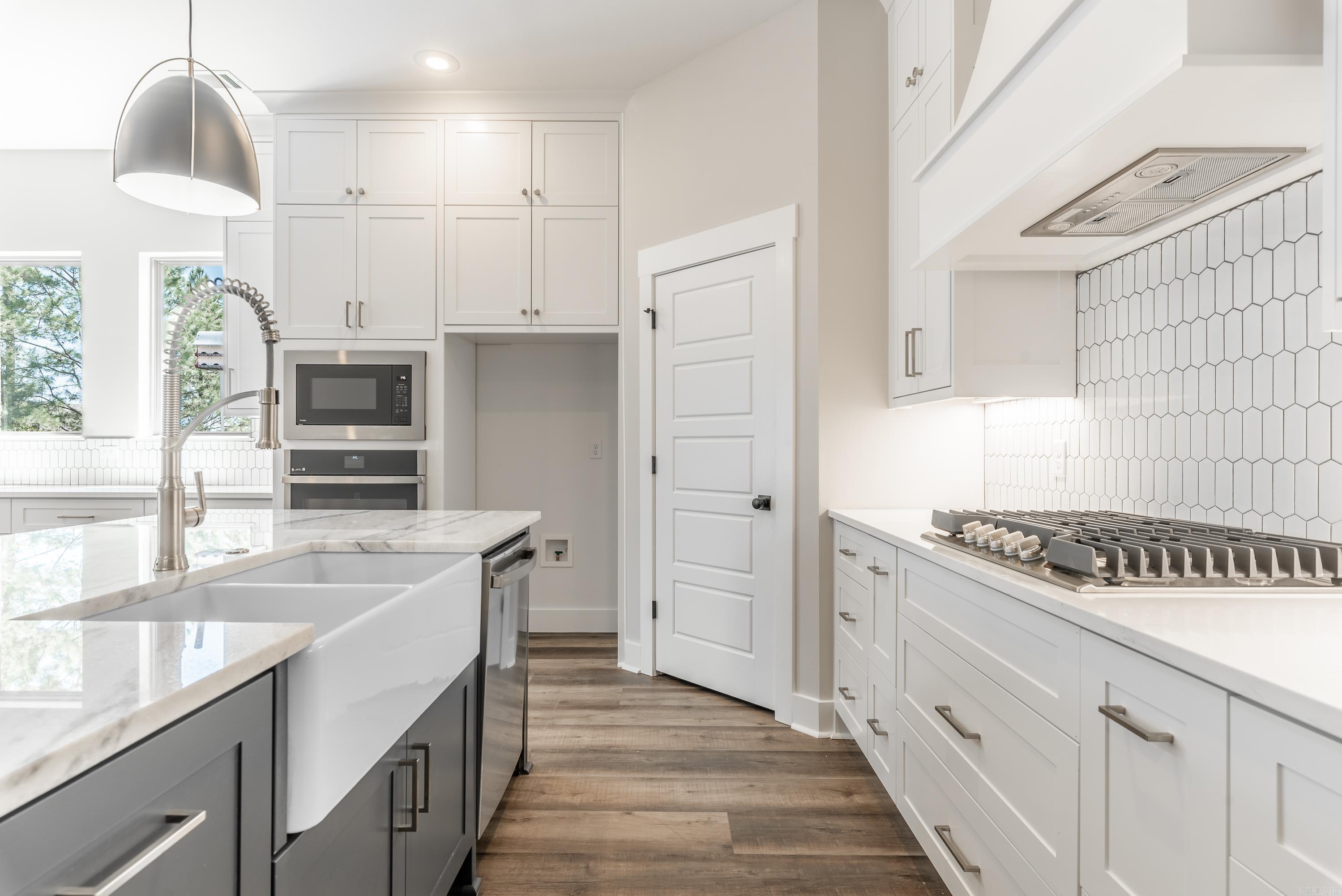 MAJESTIC POINTE - Residential