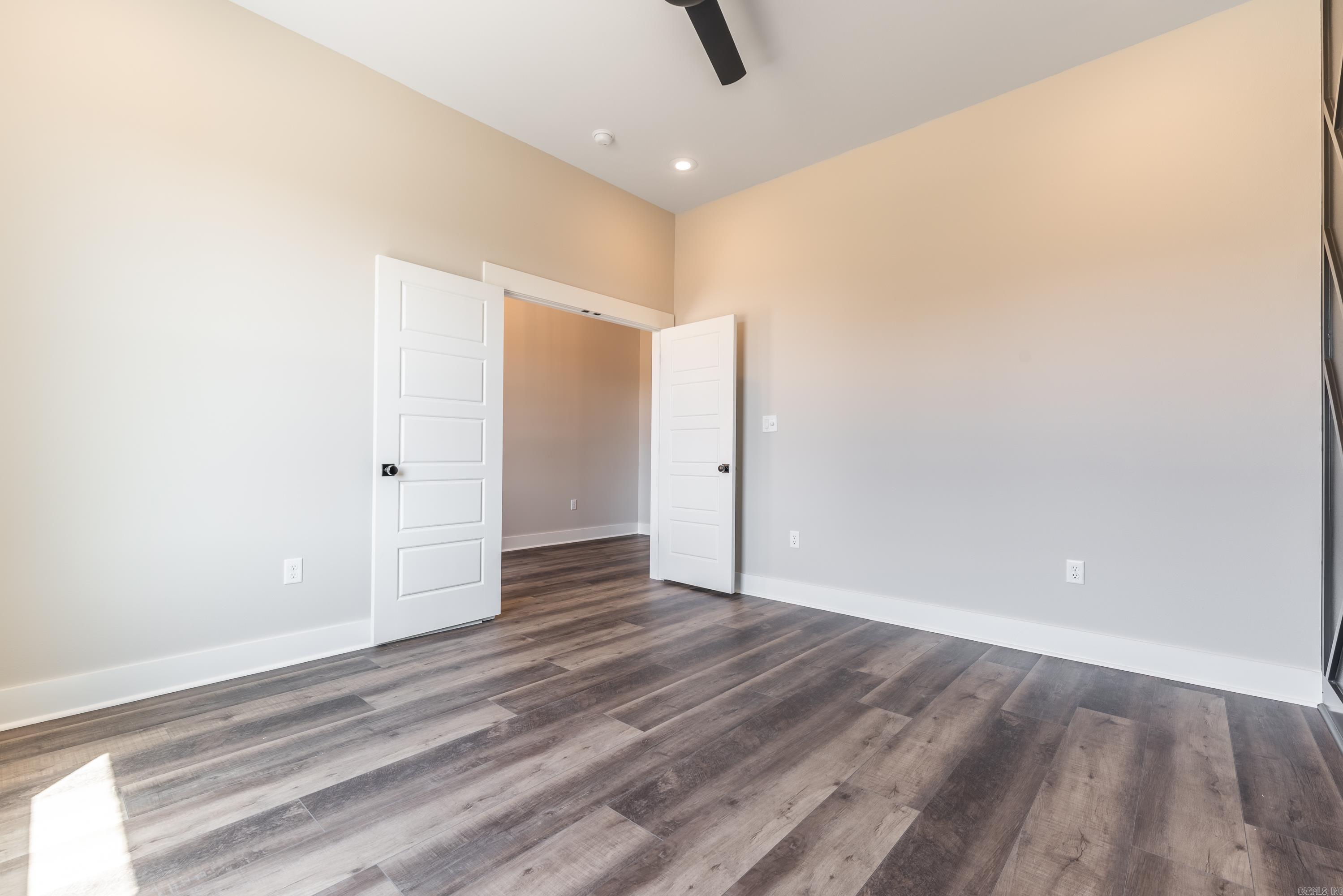 MAJESTIC POINTE - Residential