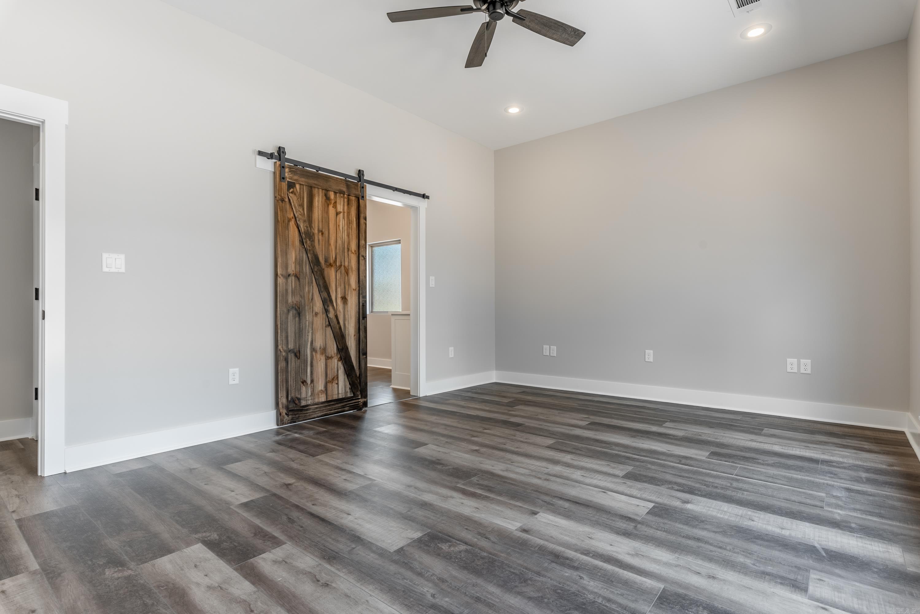 MAJESTIC POINTE - Residential