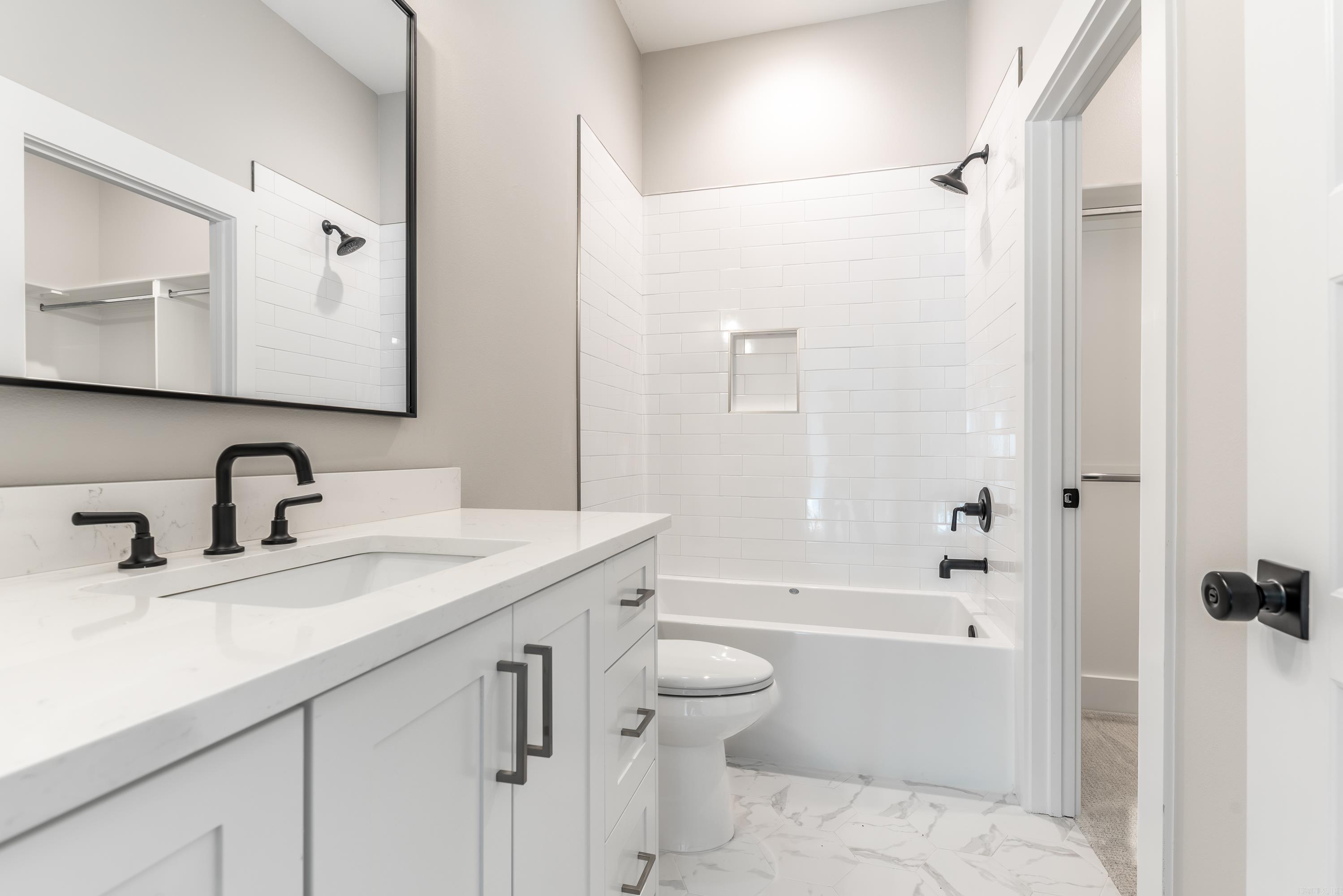 MAJESTIC POINTE - Residential