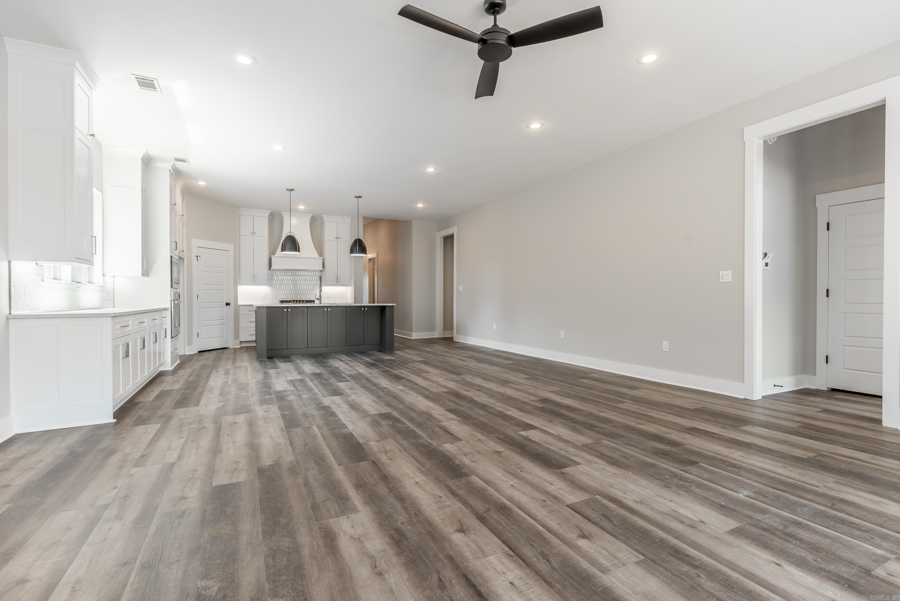 MAJESTIC POINTE - Residential