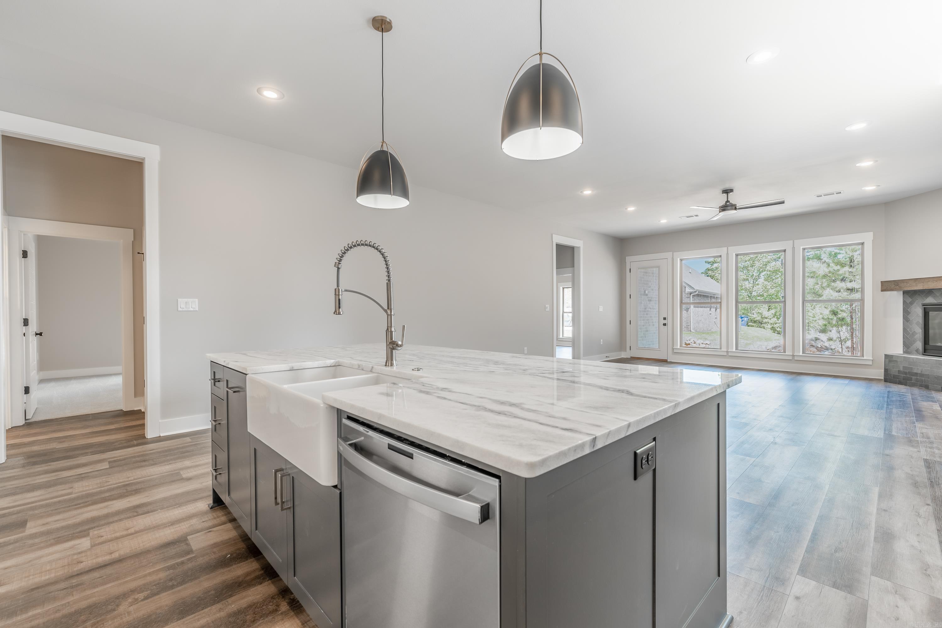 MAJESTIC POINTE - Residential