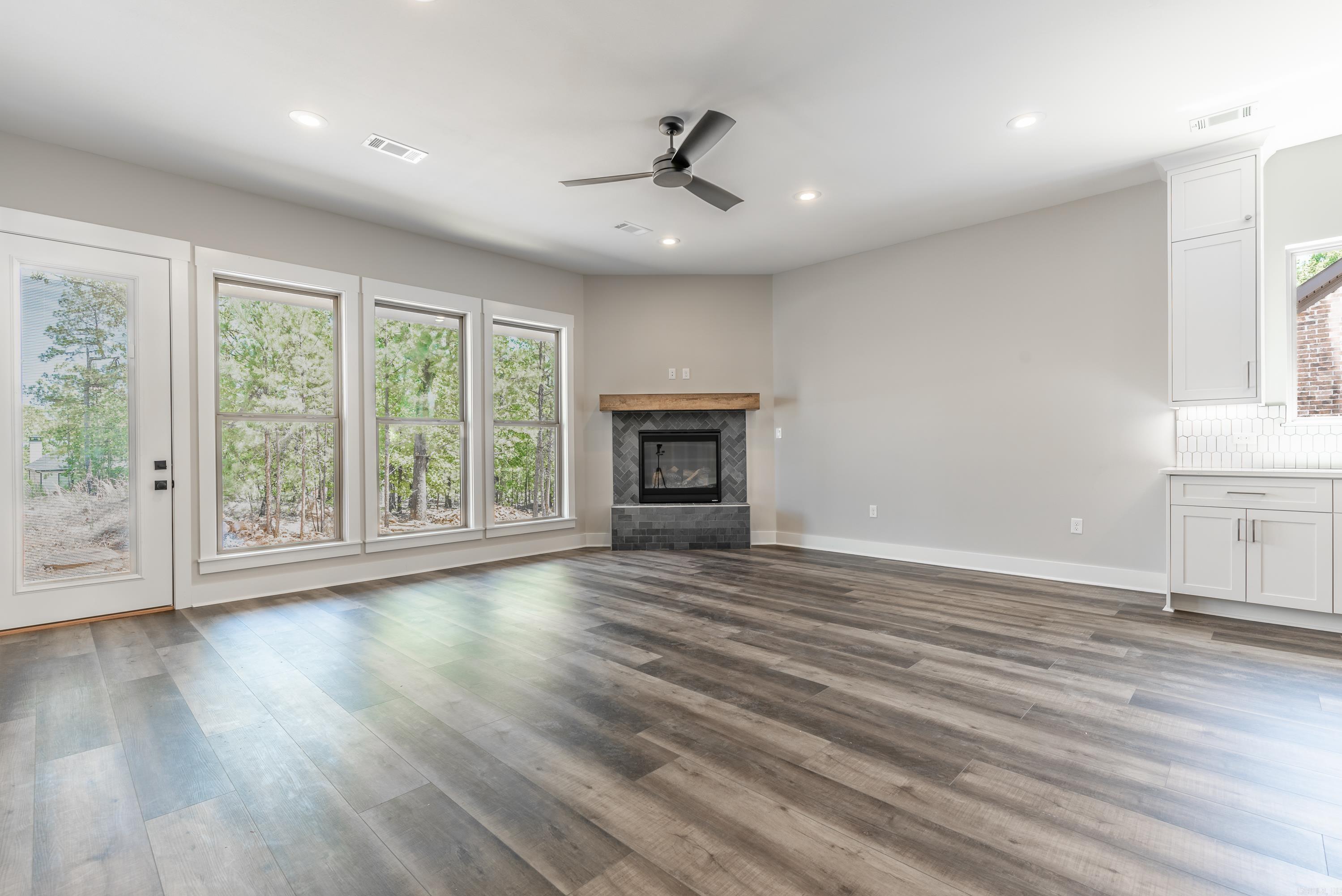 MAJESTIC POINTE - Residential