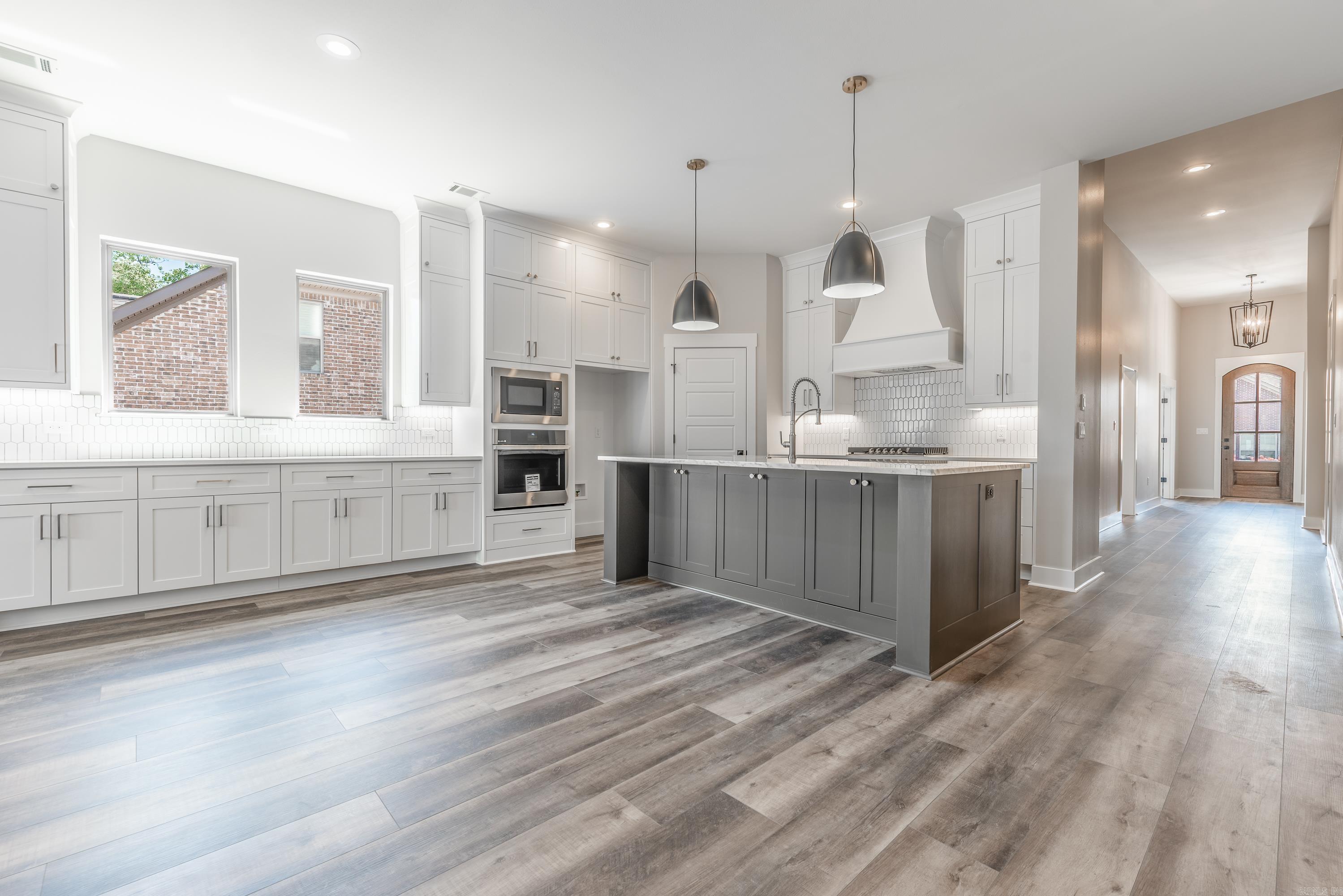 MAJESTIC POINTE - Residential