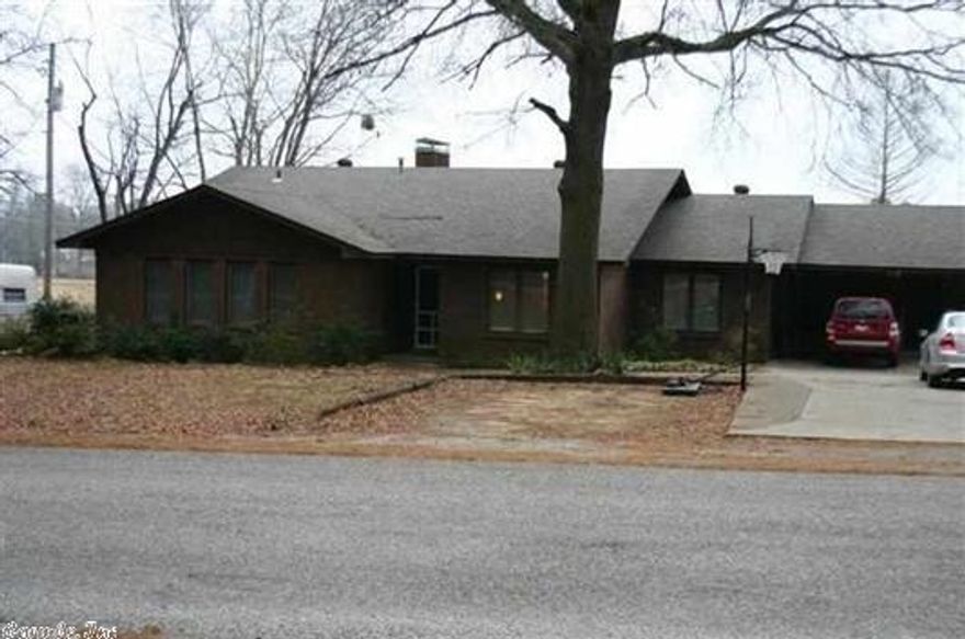 Attractive, comfortable brick family home on 1 acre lot at edge of Glenwood, 3/2 and office and in-ground pool. The massive fireplace and rich hardwood floors add to the appeal of this energy efficient home. Recent roof and easy to show.