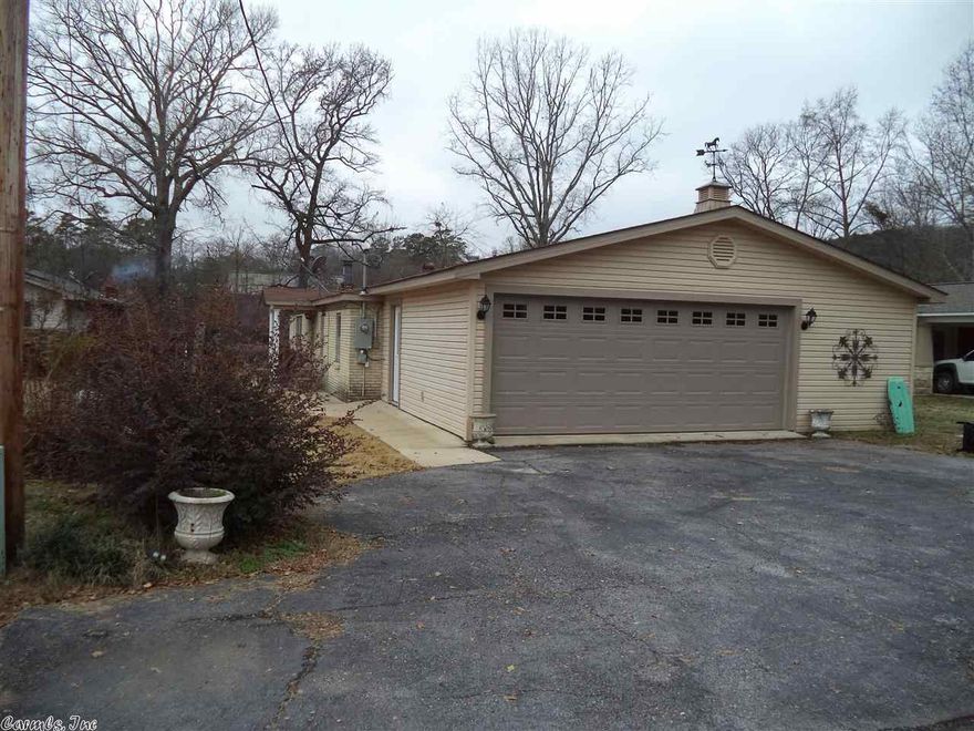 LAKE, LAKE, LAKE,, ONE LEVEL SPACIOUS HOME, OPEN FLOOR PLAN,, SUNROOM, FIREPLACE, DOUBLE GARAGE,,, NO STEPS,,LEVEL LOT DOWN TO THE COVERED BOAT DOCK,,DEEP WATER,,THIS ONE IS LIKE NO OTHER AT THIS GREAT PRICE