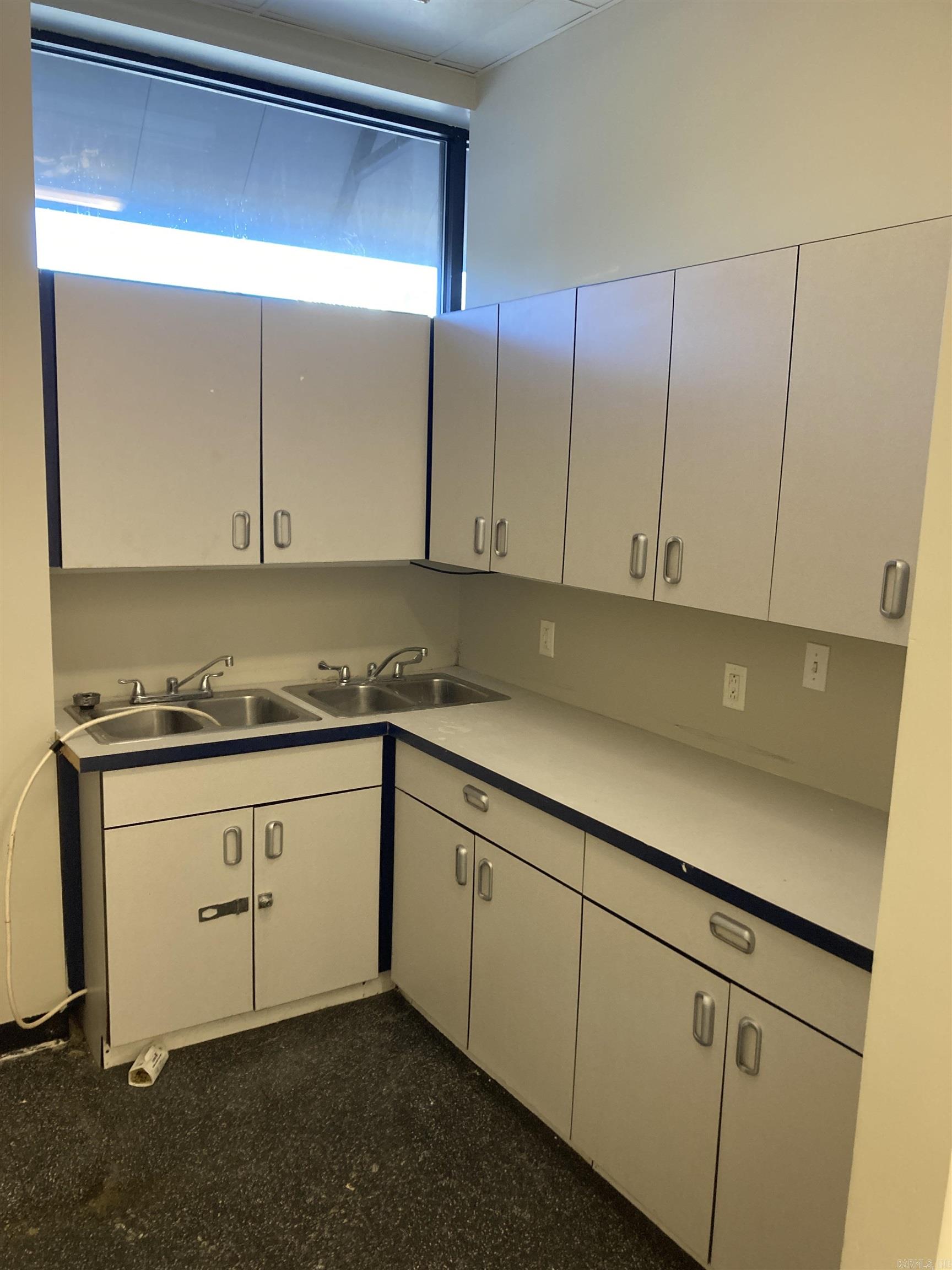 Coles 3rd - Commercial Sale