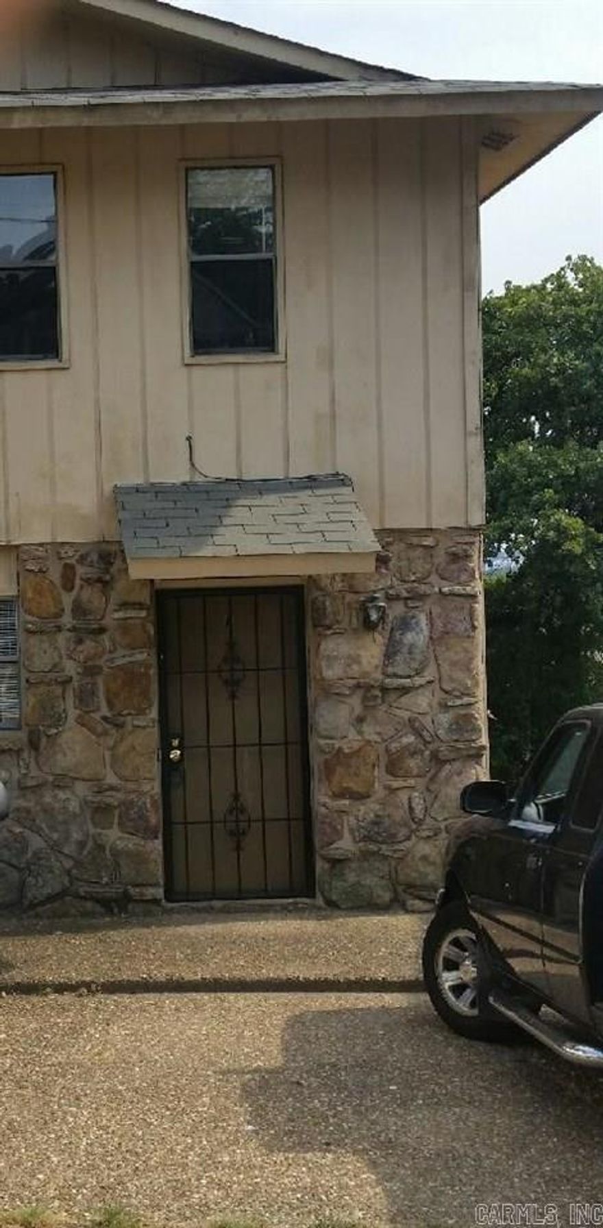 2BR/1.5BA North Little Rock apartment for rent in great historic neighborhood, Park Hill. This apartment has some awesome views, enjoy Downtown Little Rock skyline from your back deck!