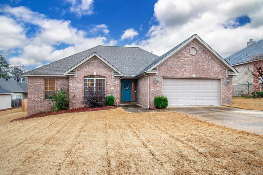 Welcome to this spacious family home! Remodeled kitchen, large living room with a cozy fireplace, 3 bedrooms plus an office, fully fenced yard - this one is perfect! Nice neighbors in a quiet neighborhood are the cherry on top.