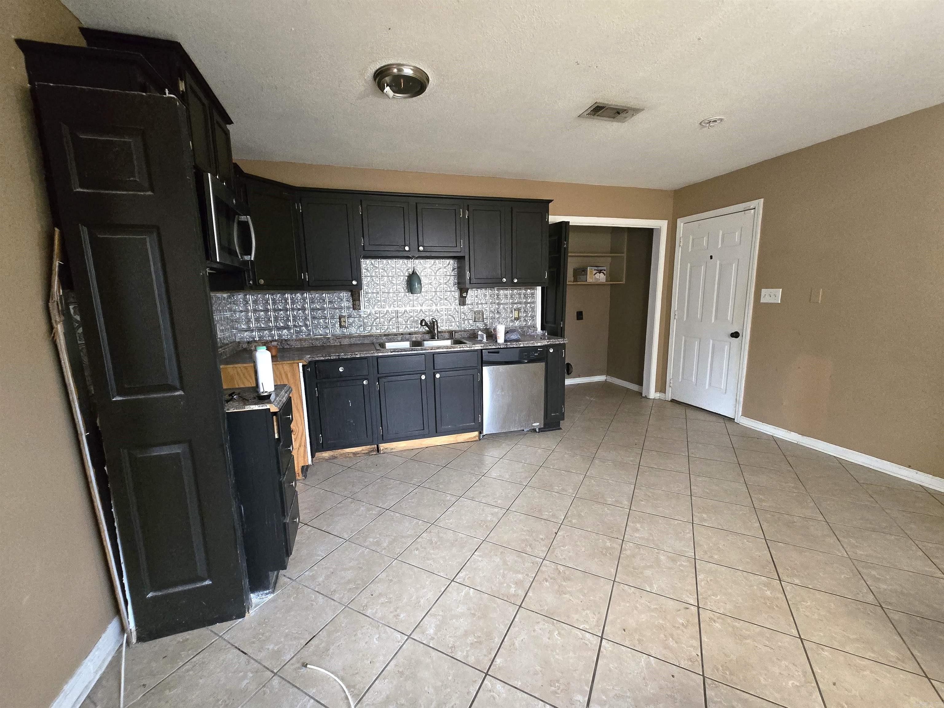 RIVER ROAD ESTATES - Residential