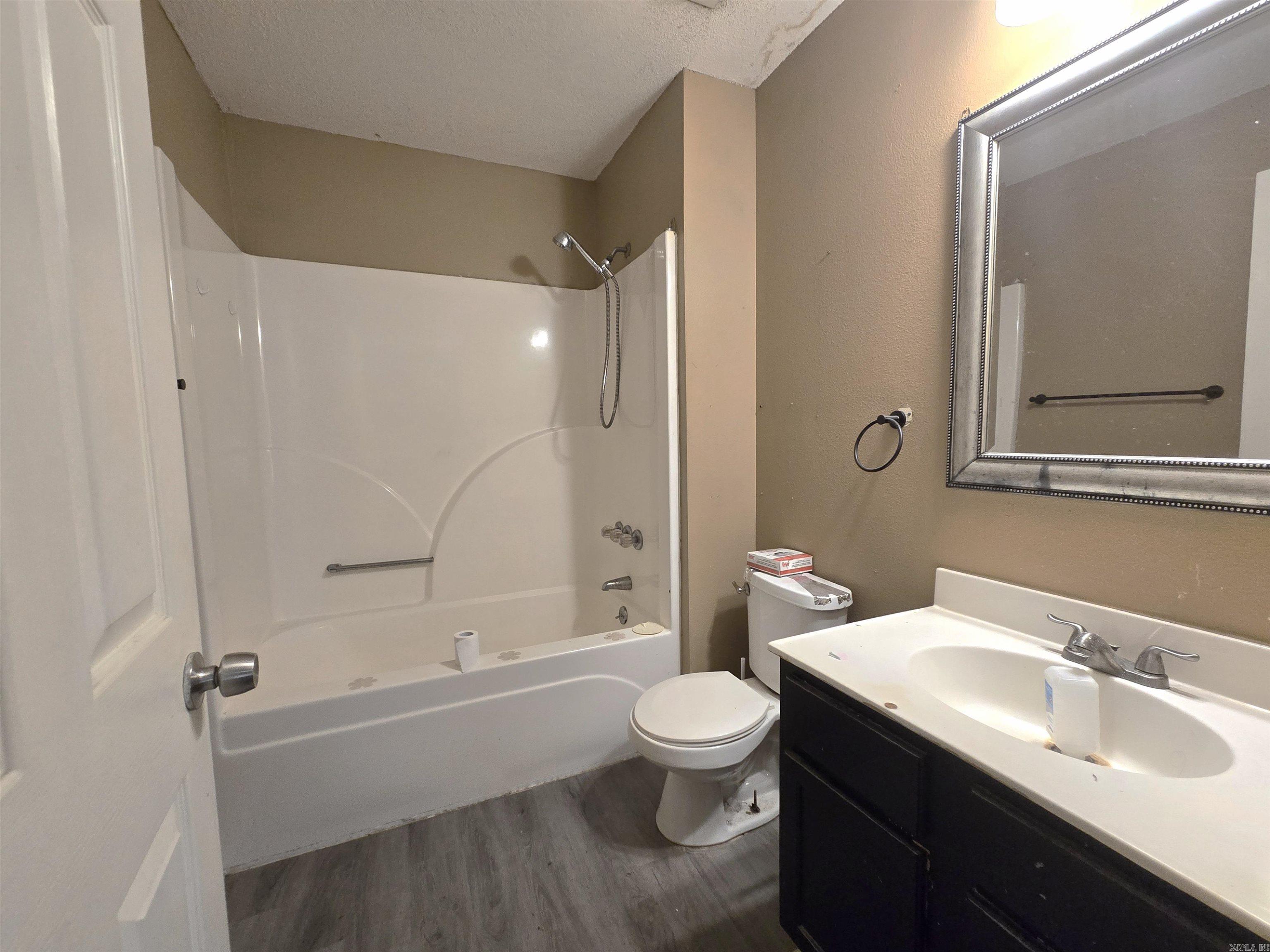 RIVER ROAD ESTATES - Residential