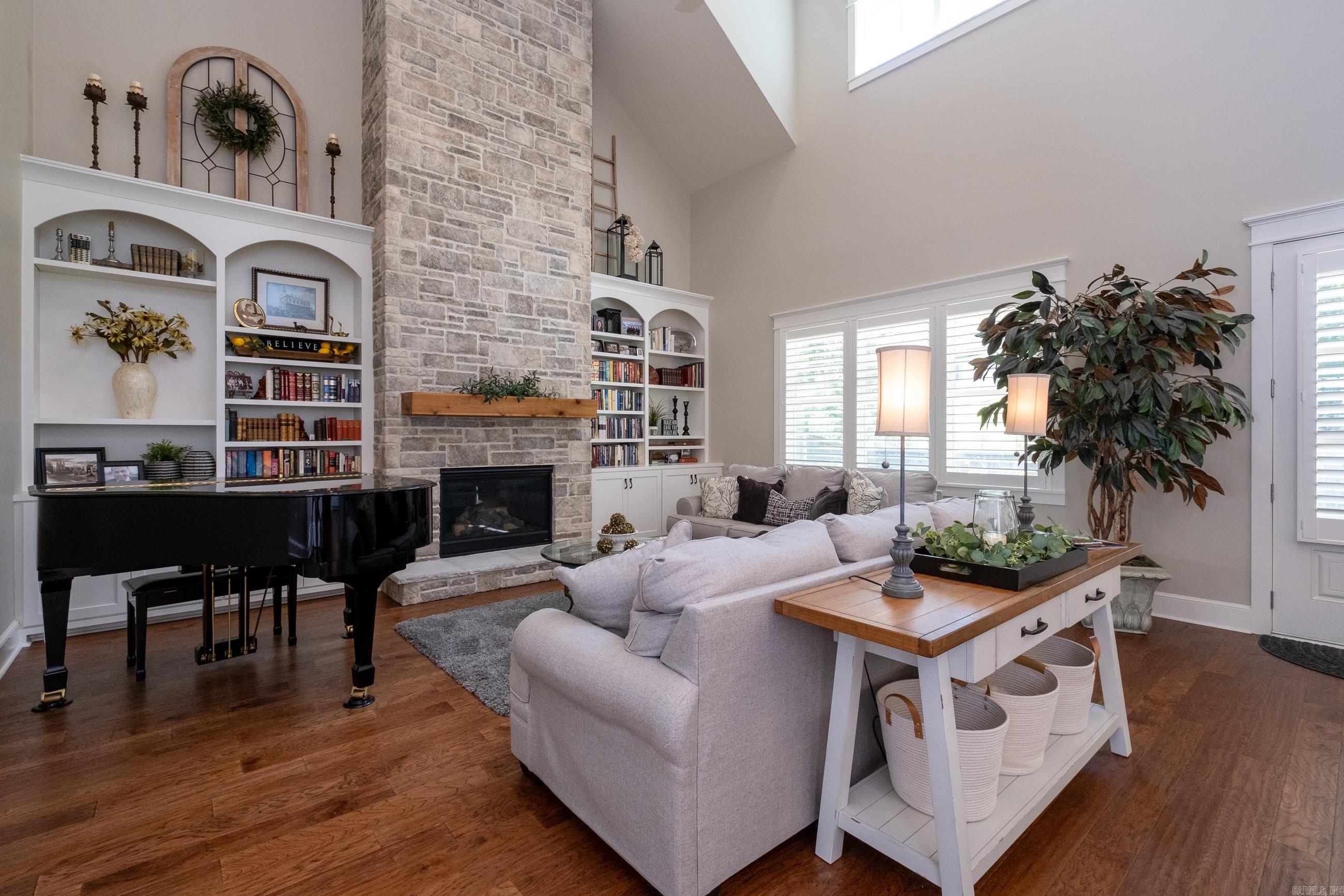 CHENAL VALLEY "ENSBURY PLACE" - Residential