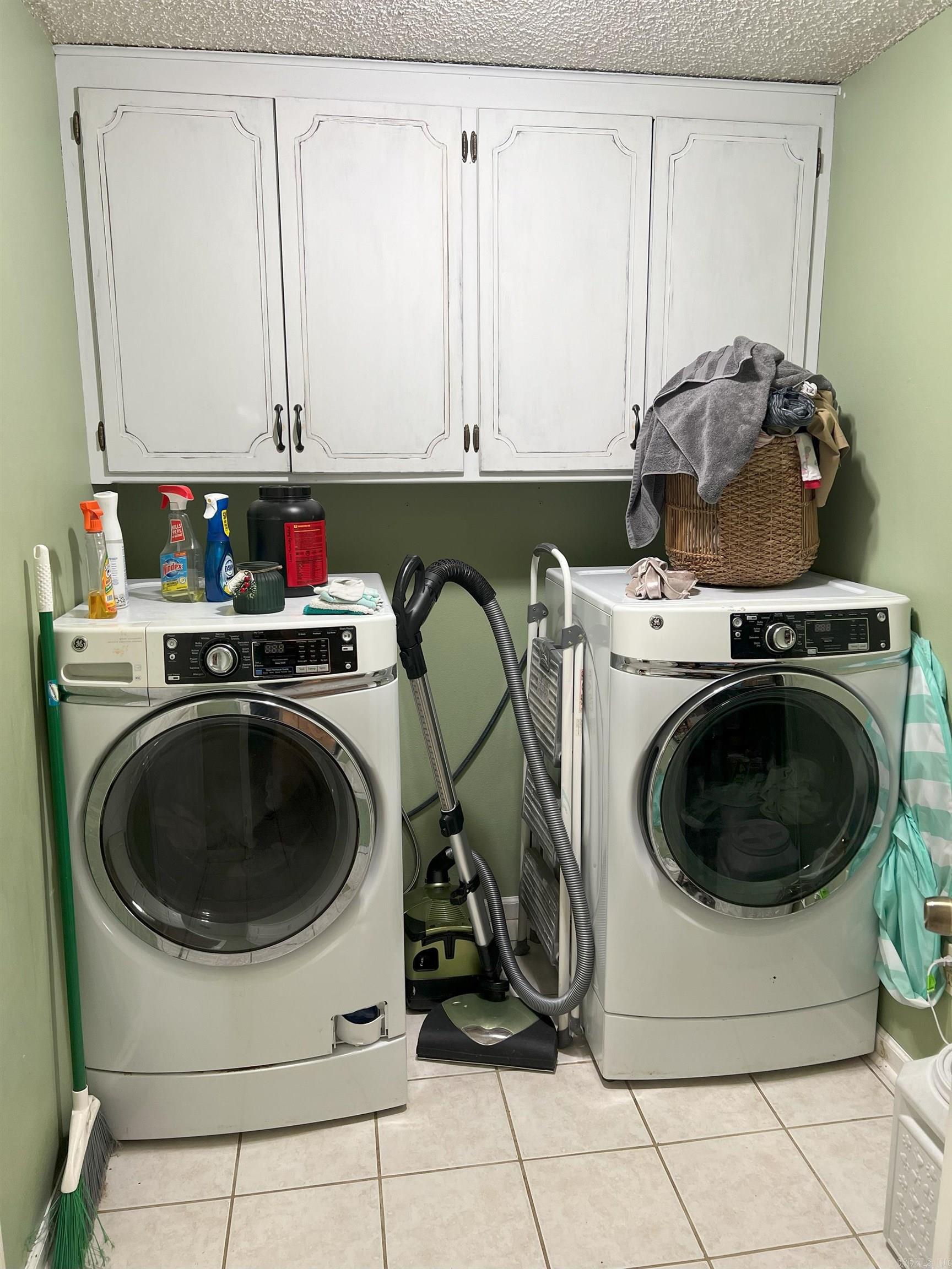 ROLLING BROOK - Residential