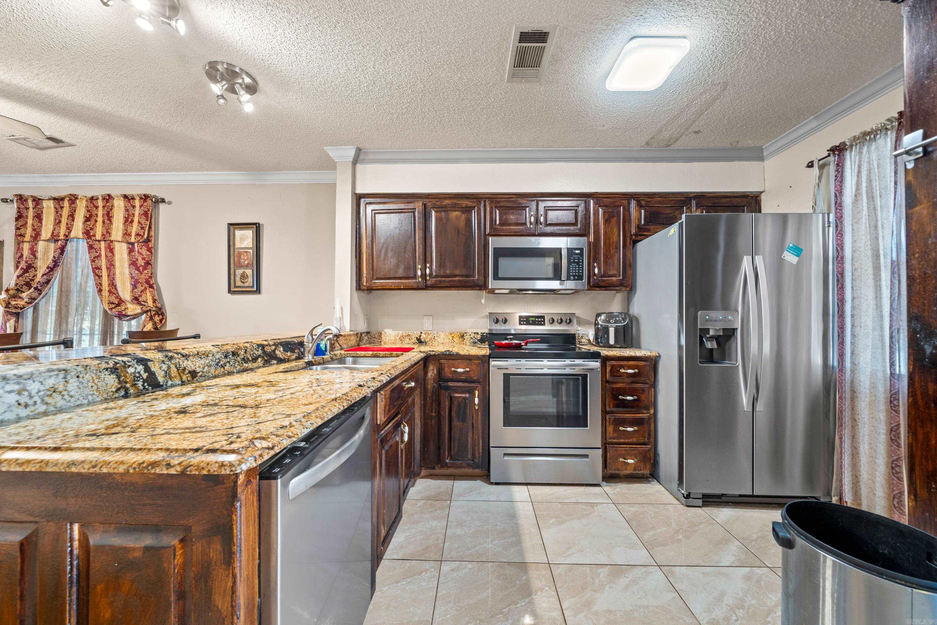 DIAMONDHEAD MANOR - Residential