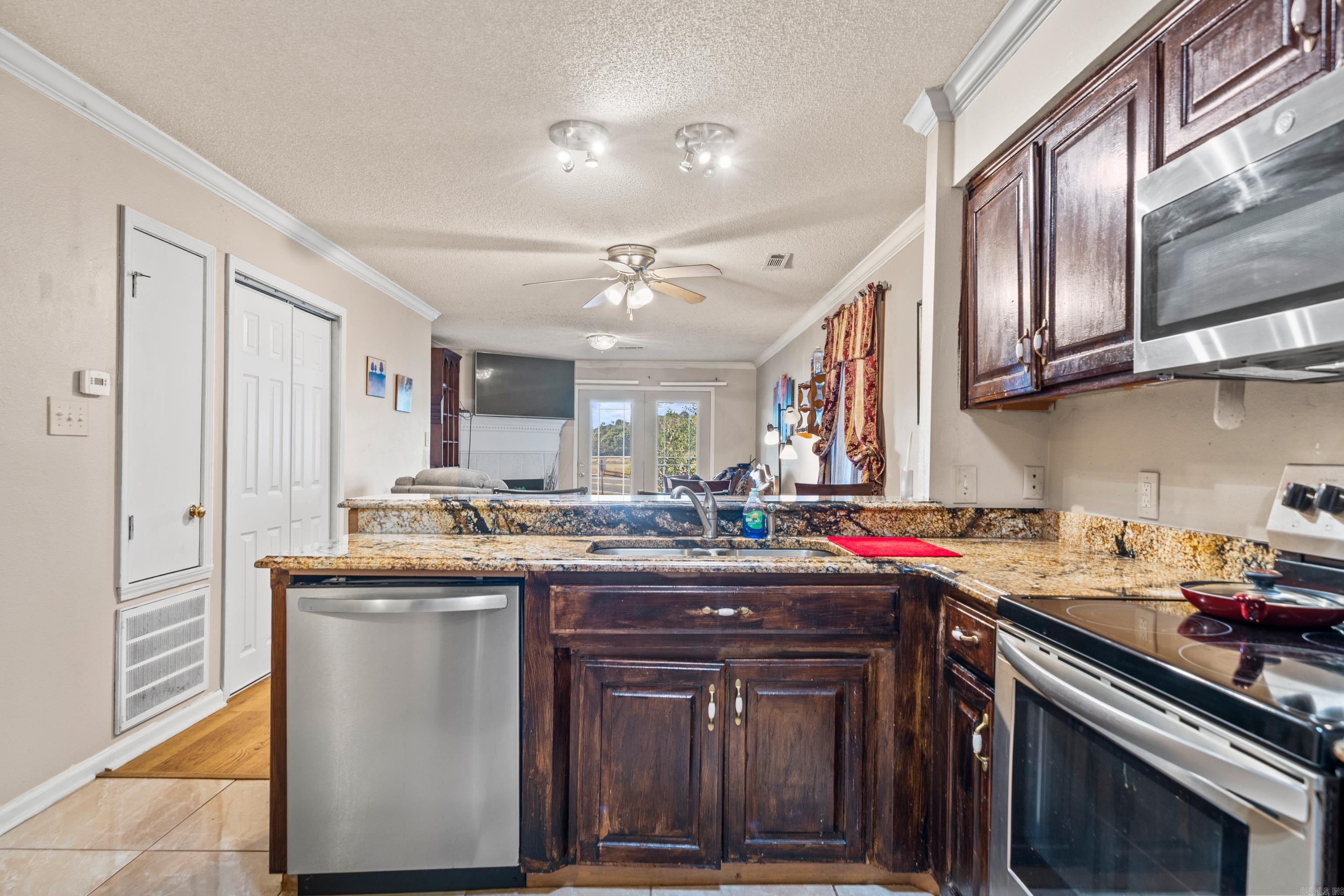 DIAMONDHEAD MANOR - Residential