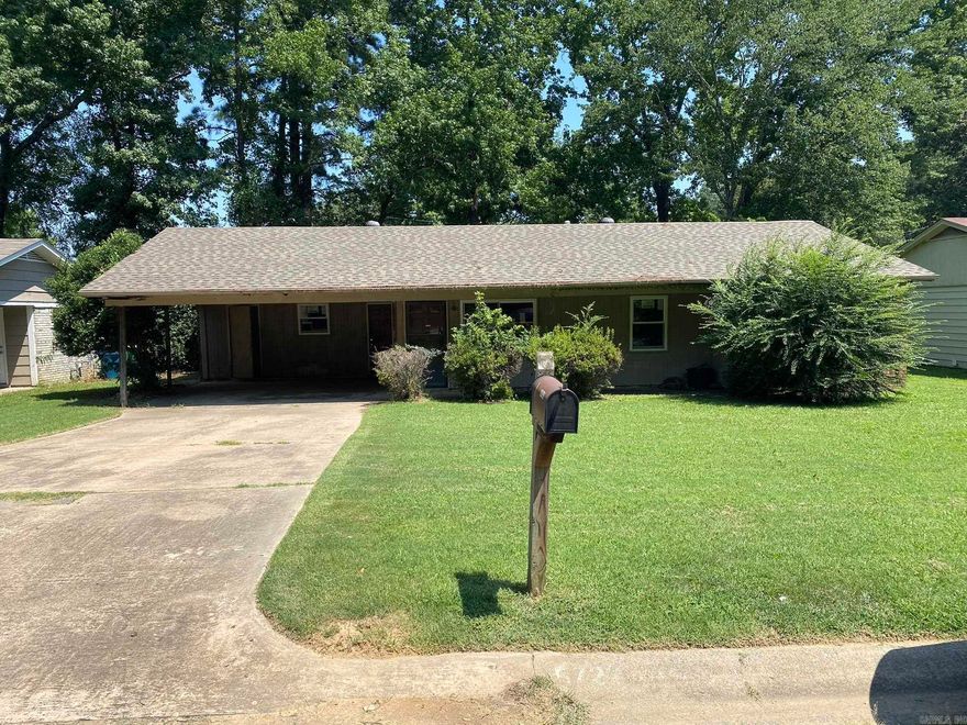 Mainly ALL brick home in the heart of Little Rock located close to shopping, dining, schools and entertainment. Agents see confidential agent remarks for additional information and showing instructions.