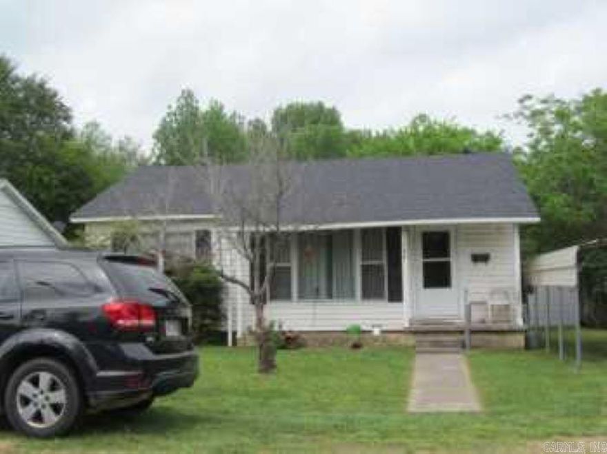 Great investment opportunity.  Nice shop.  With some TLC this will make a perfect rental.