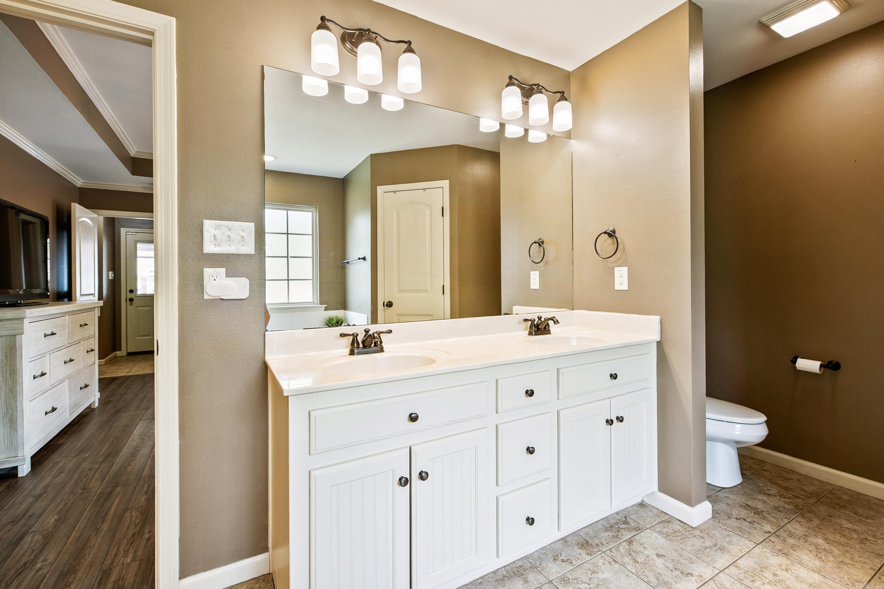 KINGS CROSSING - Residential