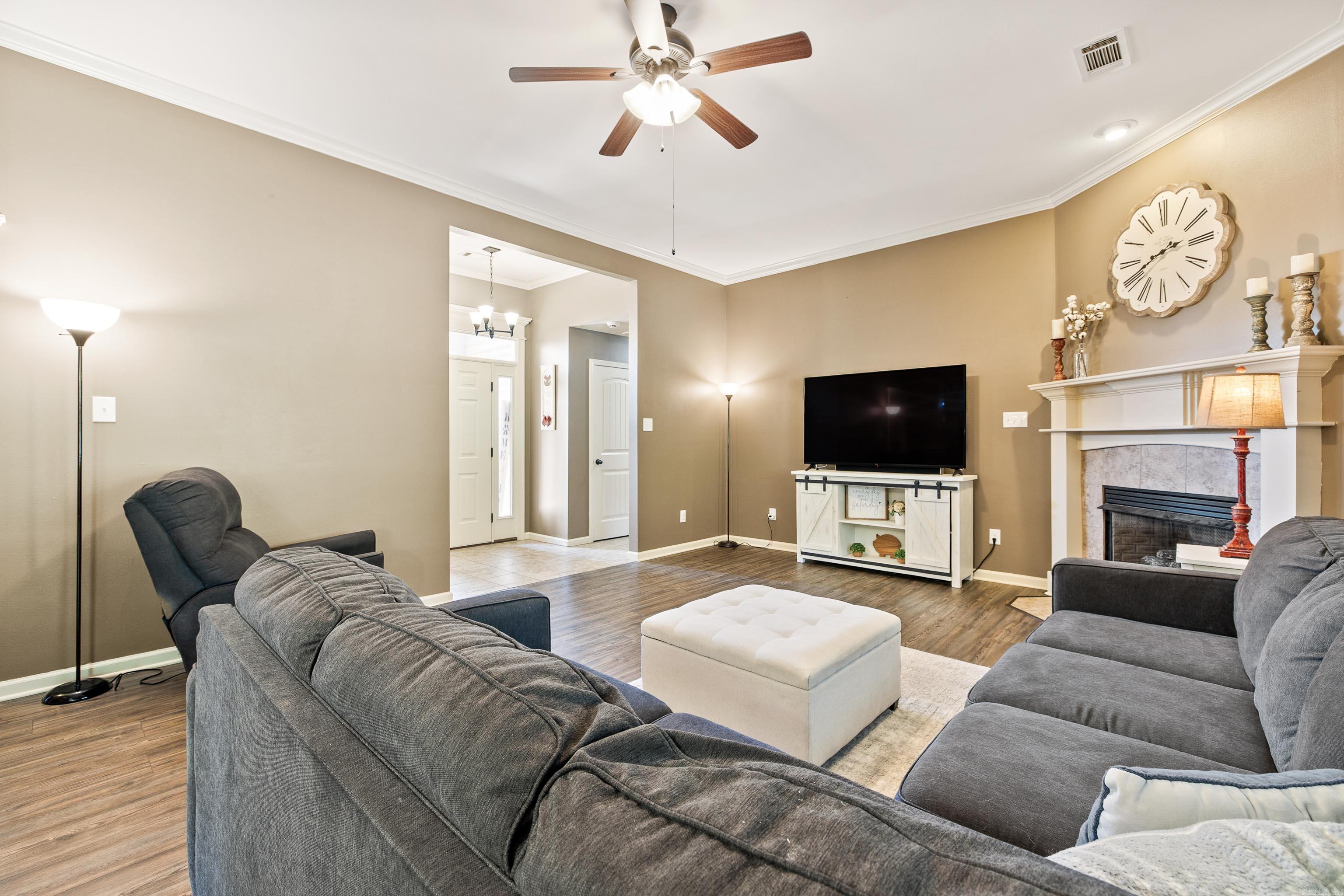 KINGS CROSSING - Residential