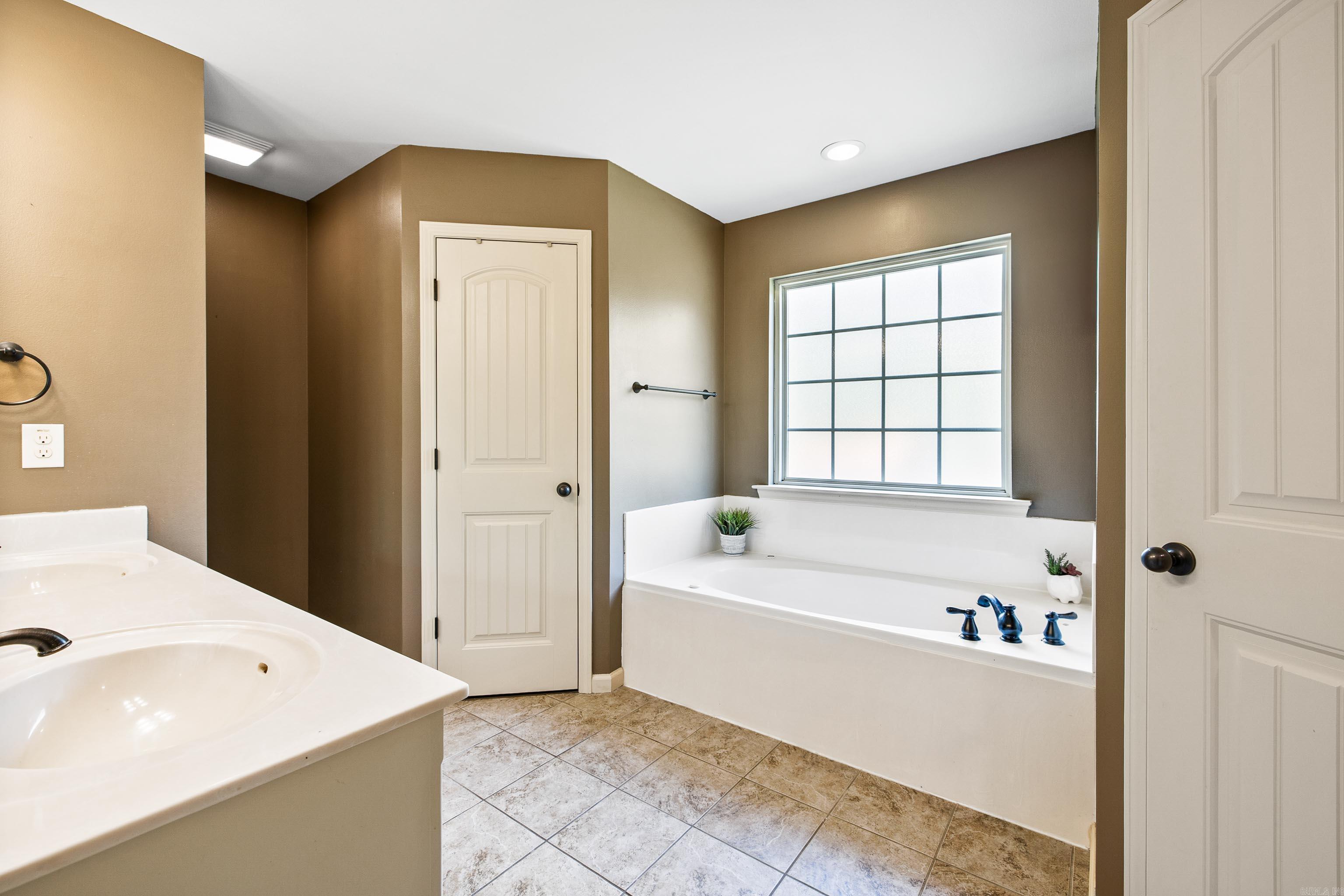 KINGS CROSSING - Residential