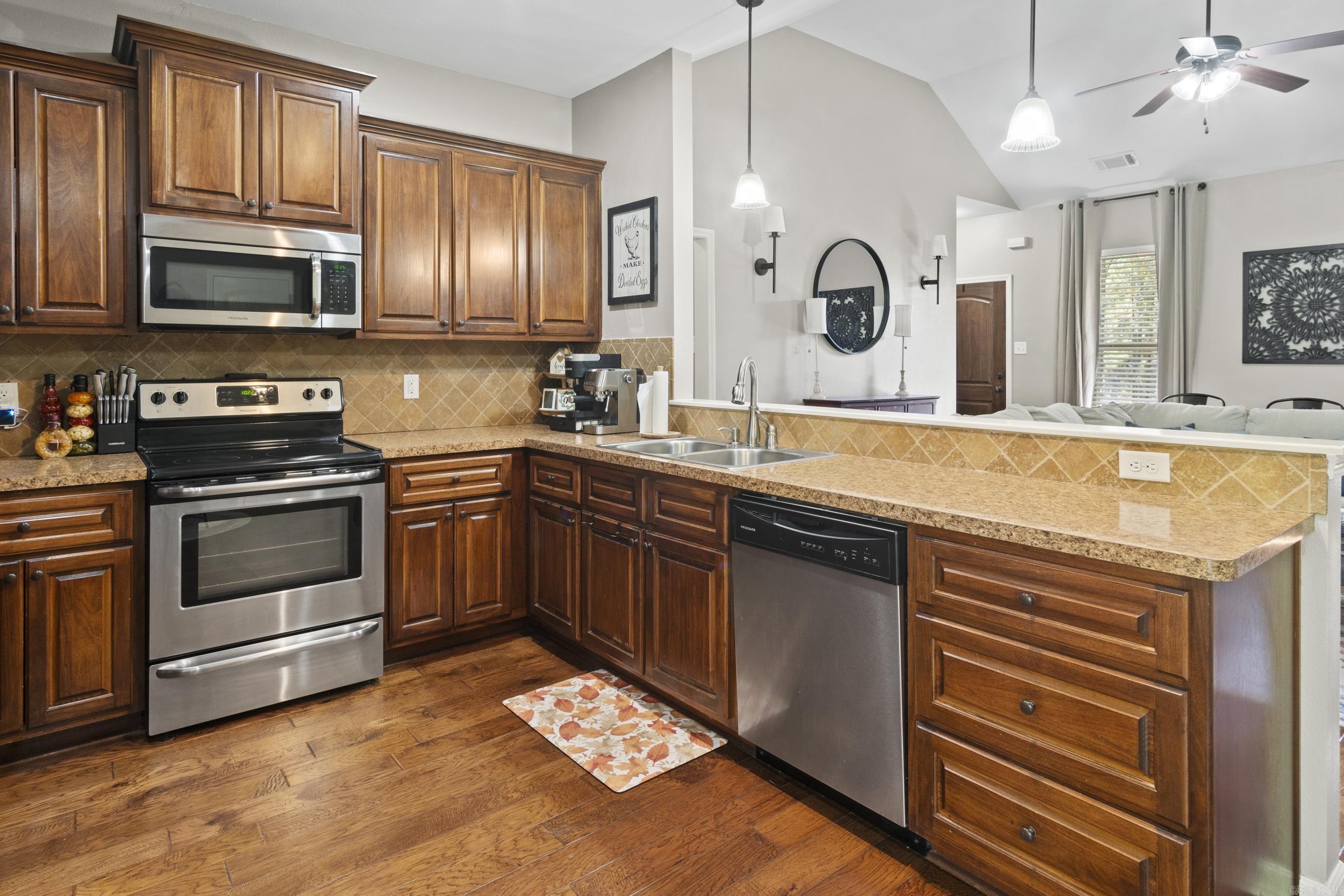 PINEWOOD ESTATES - Residential