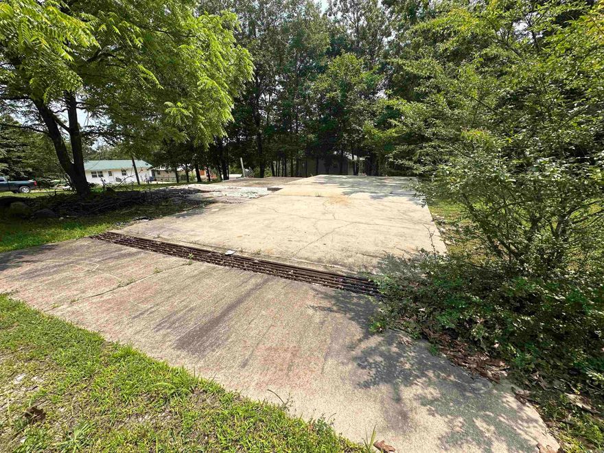 If you've been searching for a ready-to-build lot near Bull Shoals Lake without the hassle of starting from zero, this one is worth a close look. Located in Cedar Heights subdivision in Diamond City, Arkansas, this lot sits directly on State Highway 7/Diamond Boulevard — one of the area's primary corridors — offering high visibility, paved road frontage, and immediate access to everything the Bull Shoals Lake region has to offer. The infrastructure work is already done, which is one of the biggest hidden costs buyers run into with raw land. Concrete pad — ready for construction or use as-is for parking or a temporary setup. Electric service on site and connected. Water and sewer hookups already established. Paved road frontage directly off Diamond Blvd. Whether you're building now, planning for the future, or holding as an investment, this is a low-friction entry point into one of Arkansas's most desirable recreational regions.