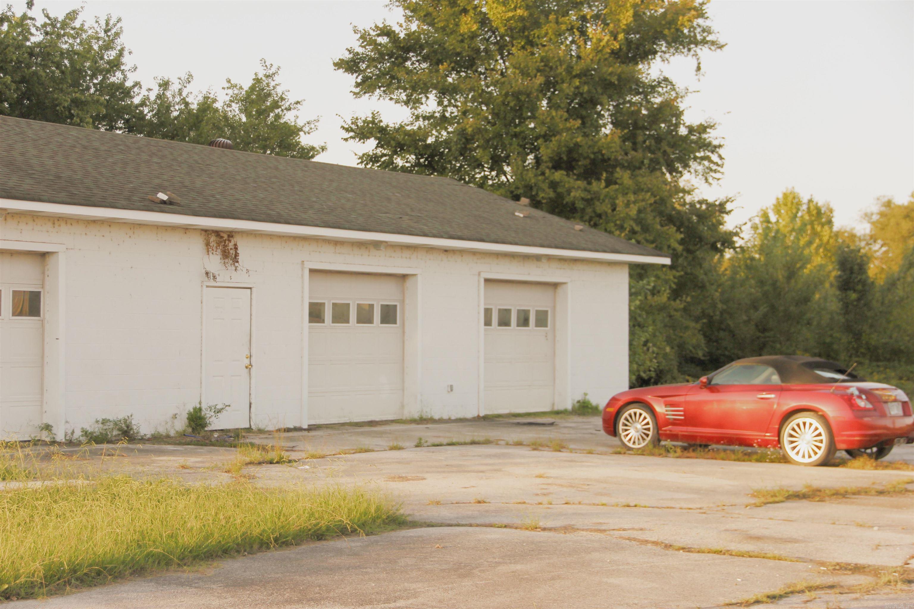 2819 N HWY 49 is an 1800 square foot shop sitting on nearly an acre of land. There is a lot of potential and many possibilities for this property. This property would be ideal for personal storage/warehousing, flee market, retail, or would be perfect for a small lawn care/landscaping business.