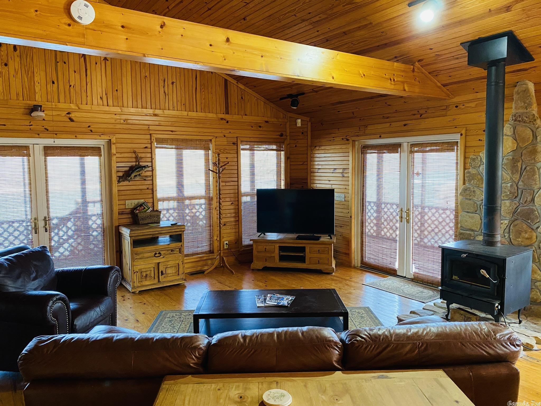 Metes & Bounds - Residential Income