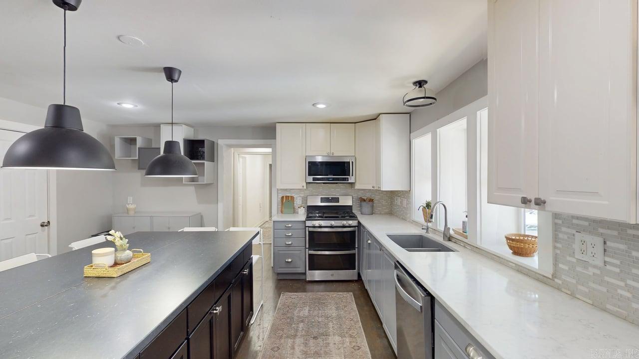 BEAR'S DEN - Residential