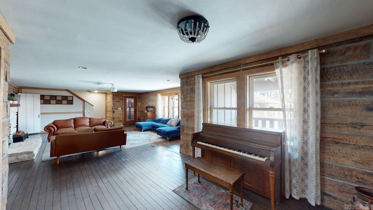 BEAR'S DEN - Residential