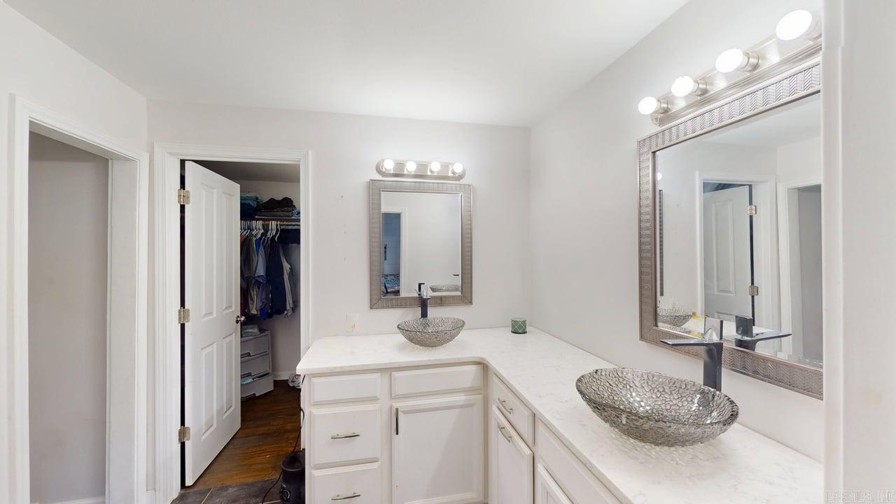 BEAR'S DEN - Residential