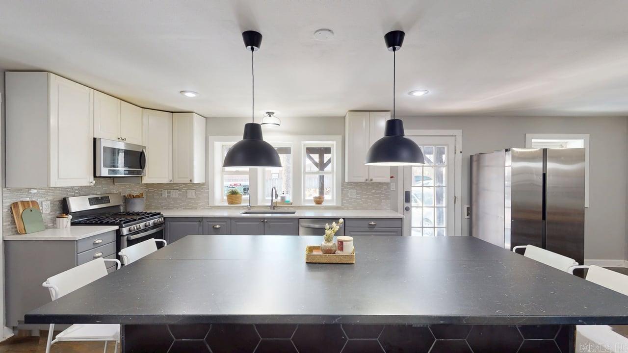 BEAR'S DEN - Residential