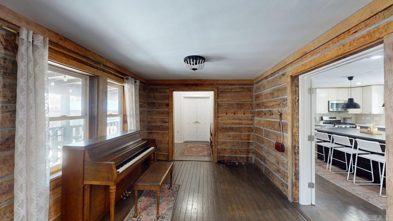 BEAR'S DEN - Residential