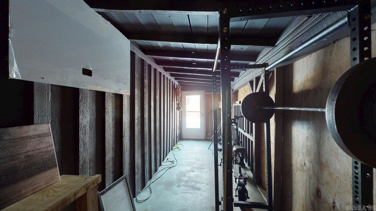 BEAR'S DEN - Residential