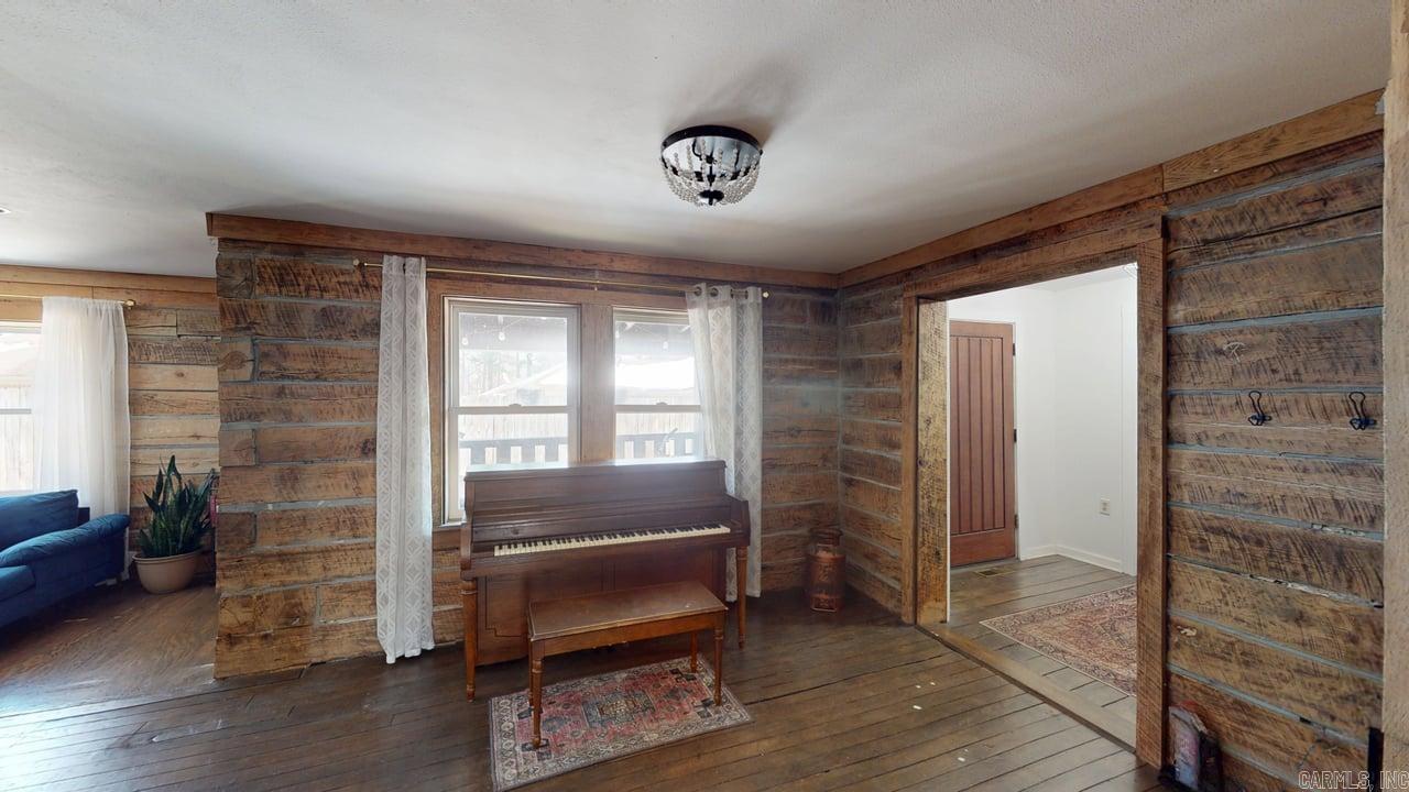 BEAR'S DEN - Residential