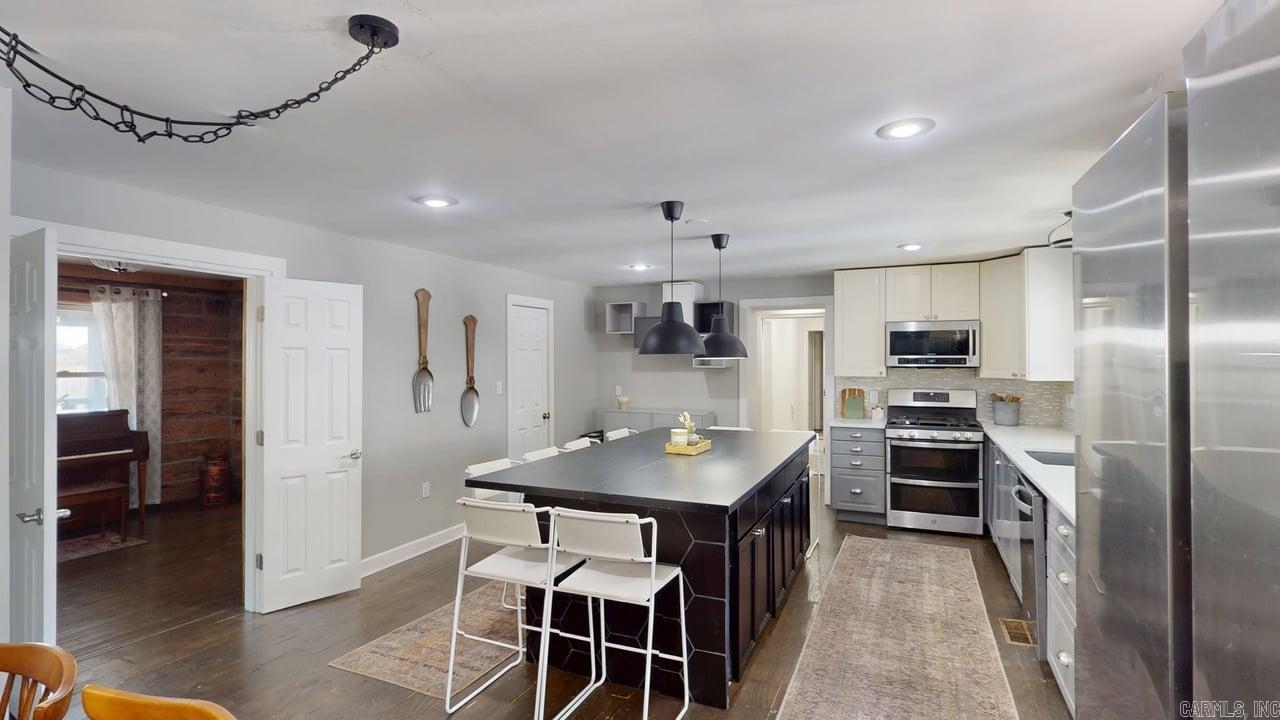 BEAR'S DEN - Residential