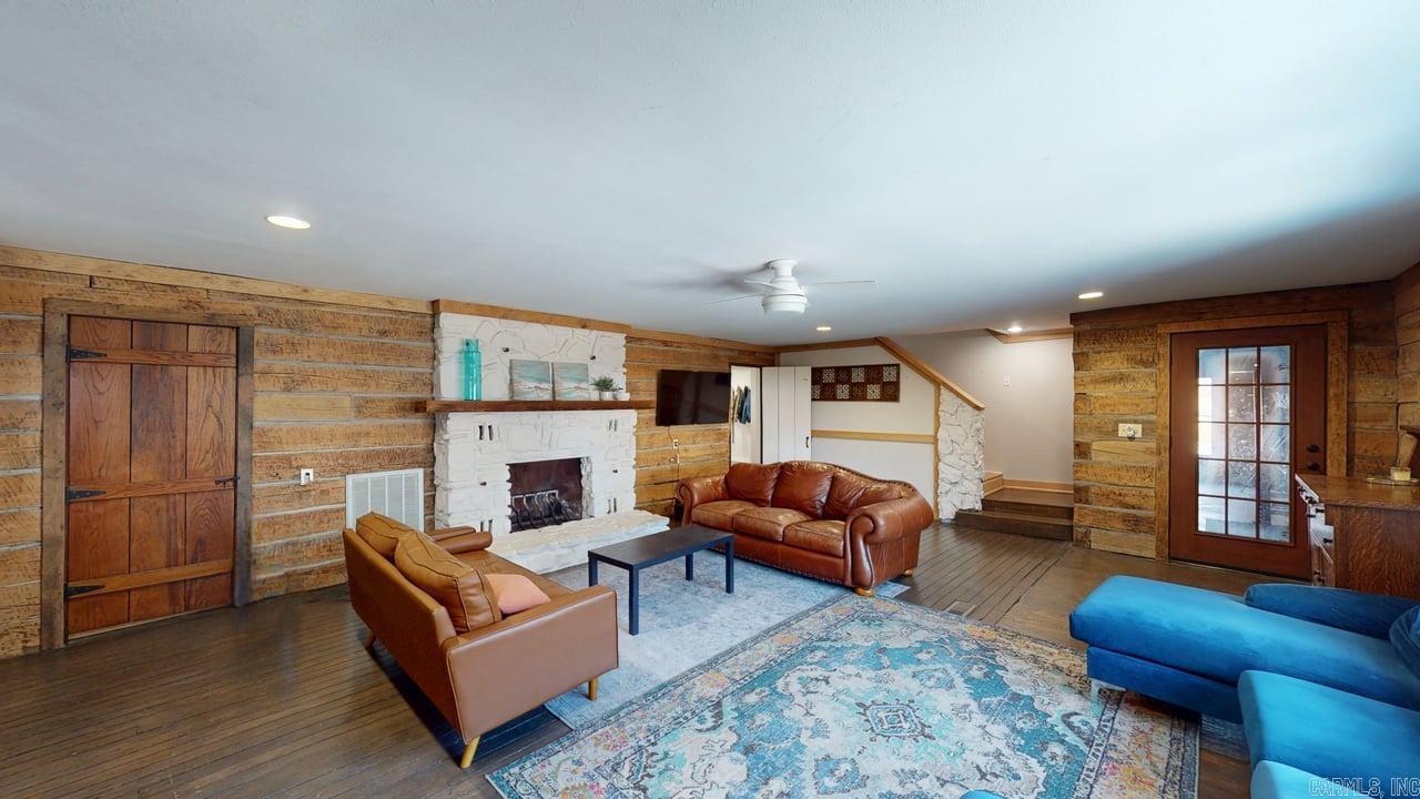 BEAR'S DEN - Residential