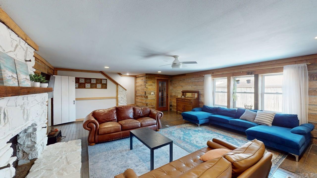 BEAR'S DEN - Residential