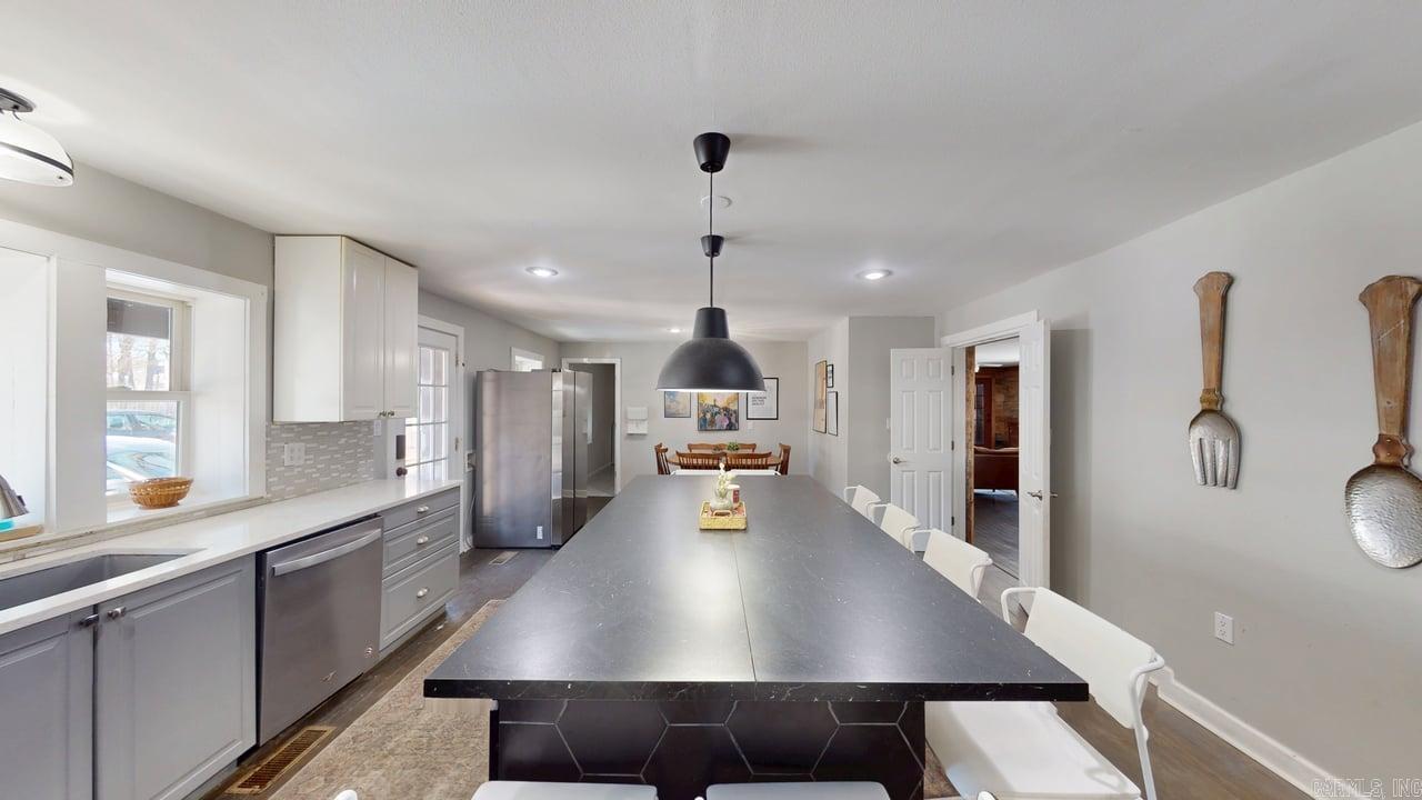 BEAR'S DEN - Residential