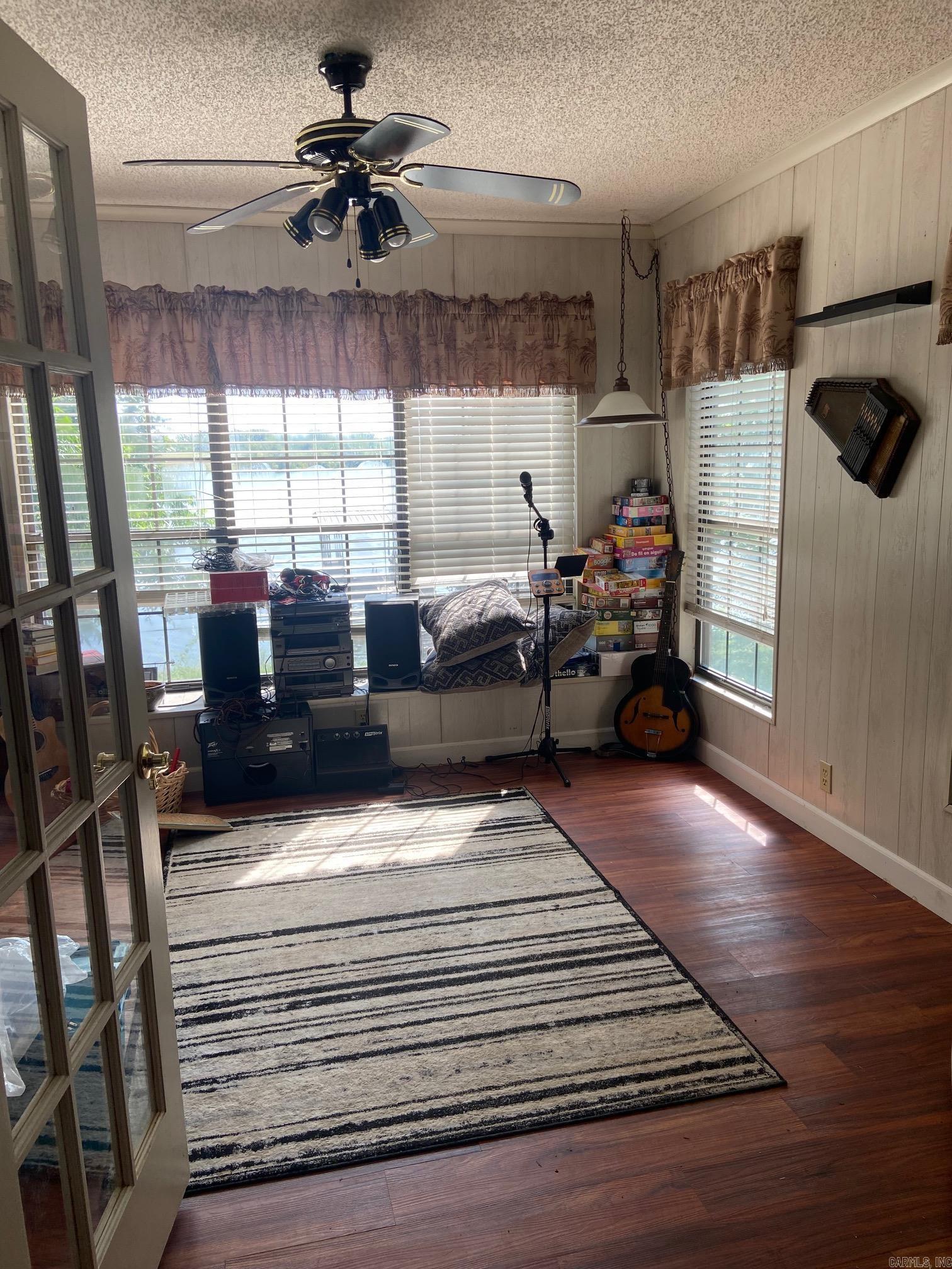 RIVERSIDE PARK - Residential