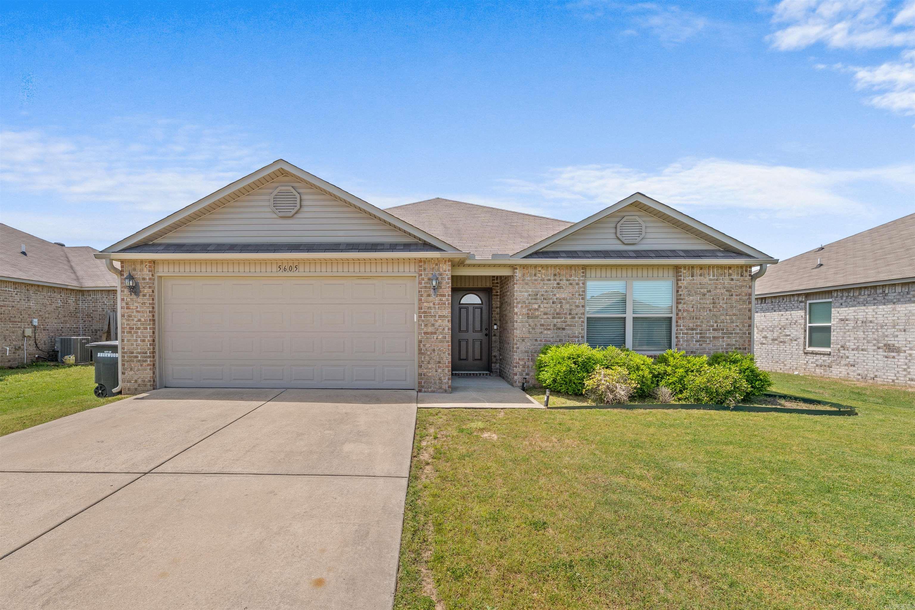 Trammel Estates Cutie! Home is exceptionally well maintained and still looks brand new! Be close to shopping & restaurants in a peaceful well-kept neighborhood! Three bedroom / two baths in a split floorplan with a great open kitchen / living for entertaining and great master ensuite. Enjoy a double vanity, walk-in shower, and soaker tub. Level lot and great fully fenced back yard for the kids or fur babies to run and play. Please see agent remarks.